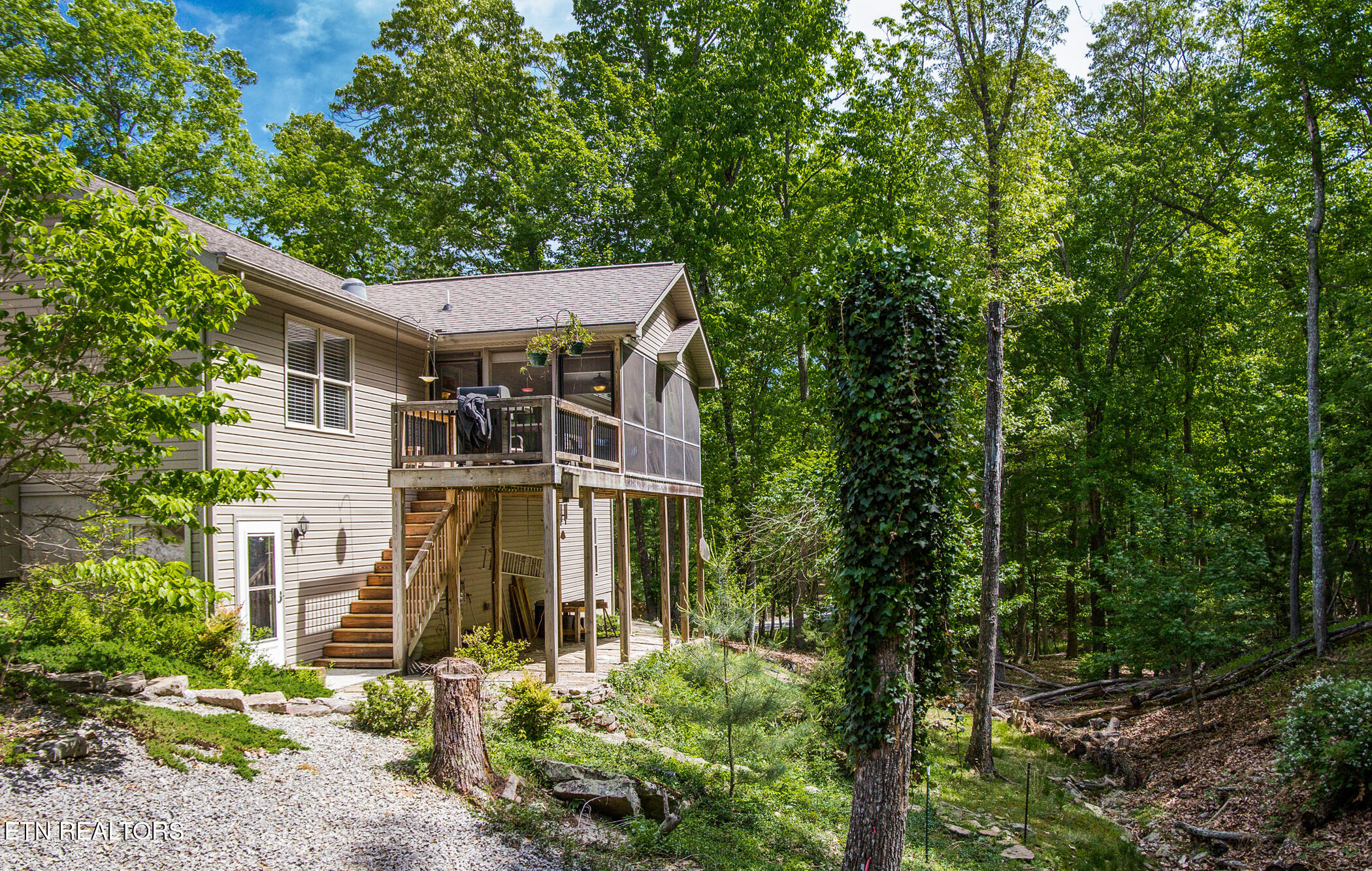 22 Chelteham Lane Crossville TN 38558