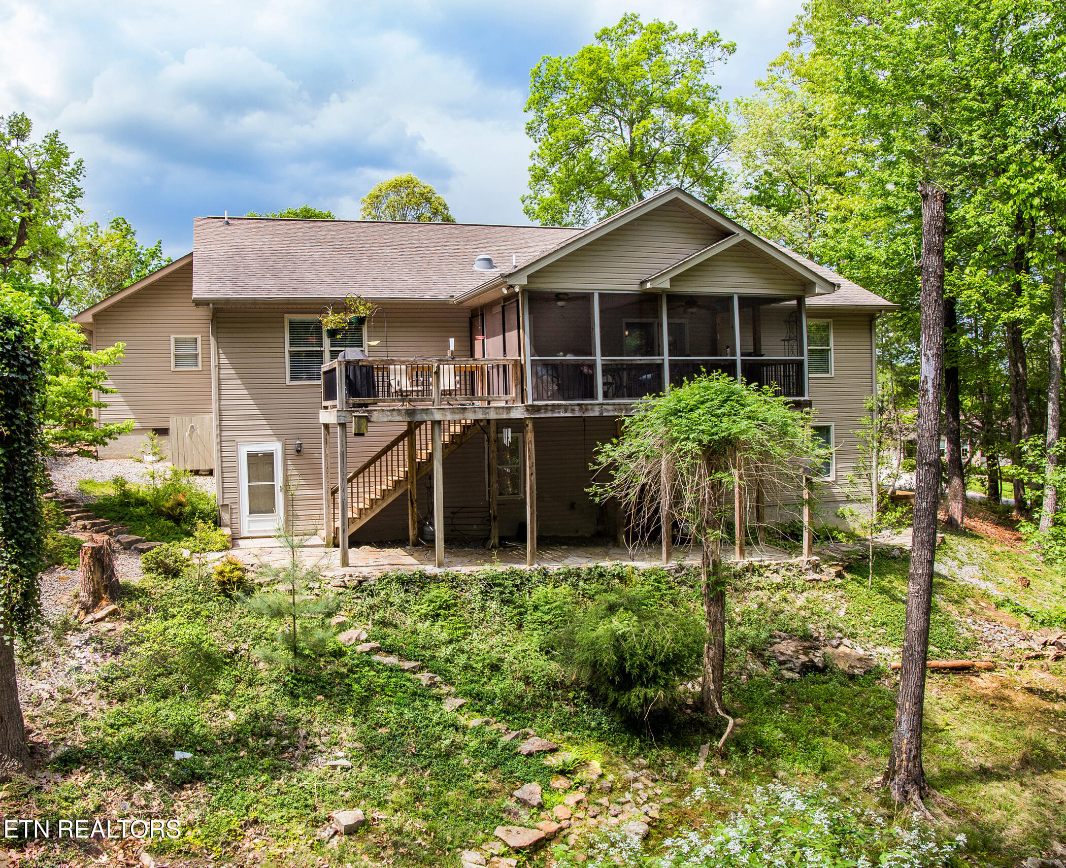 22 Chelteham Lane Crossville TN 38558