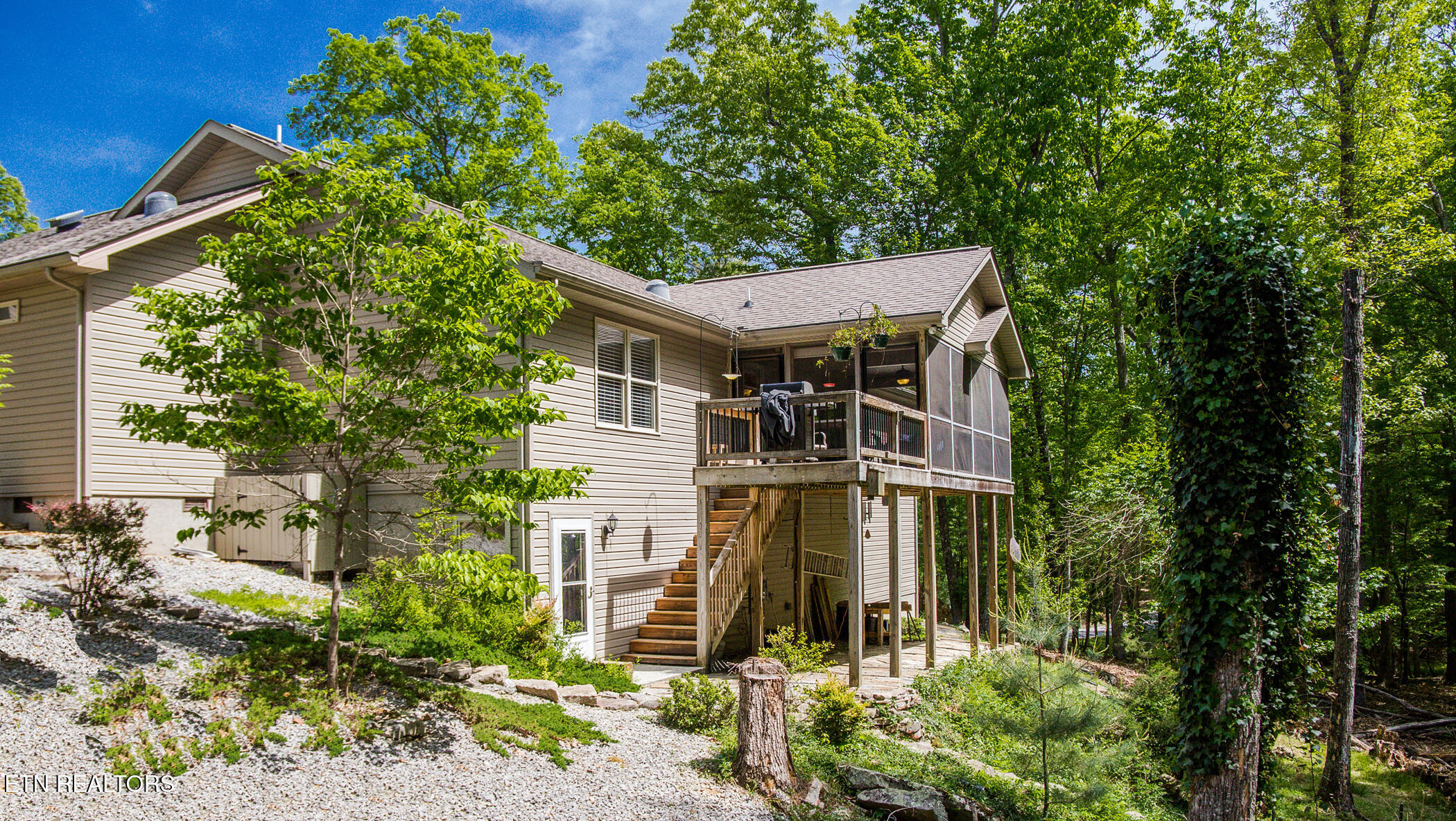 22 Chelteham Lane Crossville TN 38558