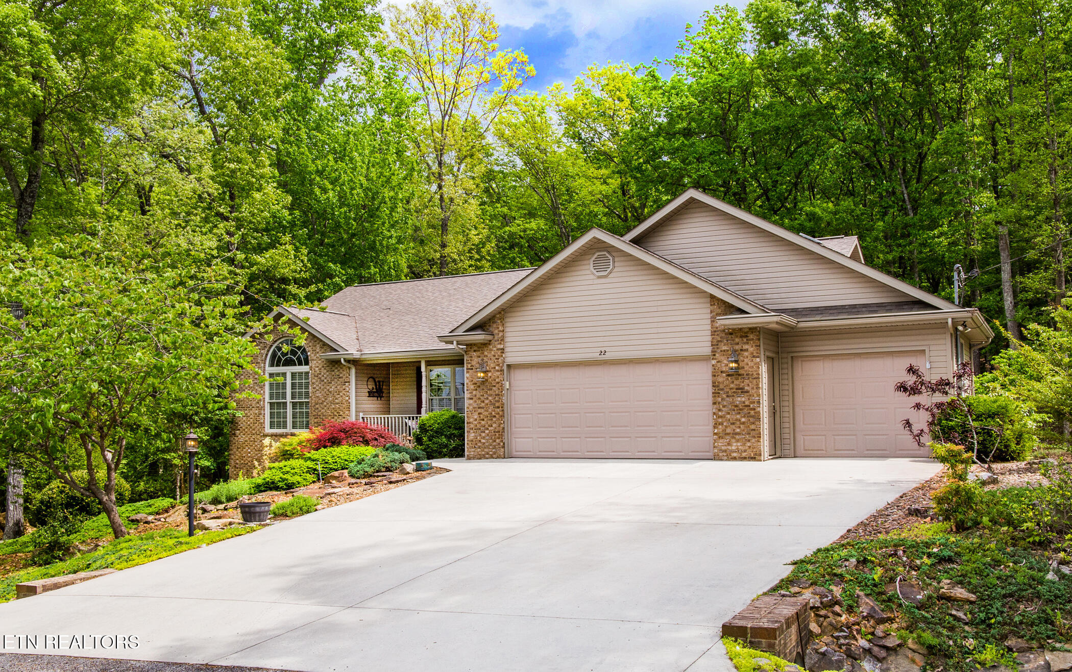 22 Chelteham Lane Crossville TN 38558
