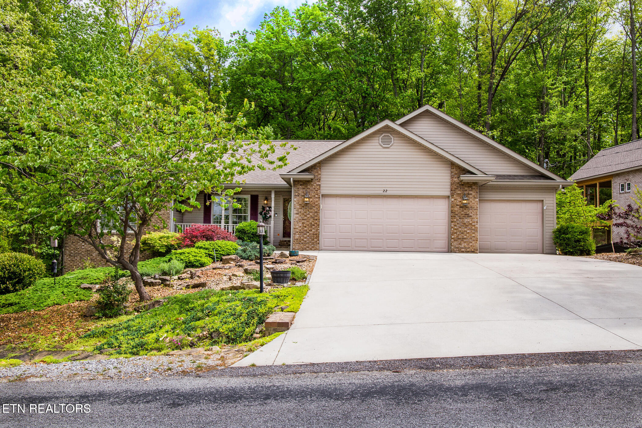 22 Chelteham Lane Crossville TN 38558