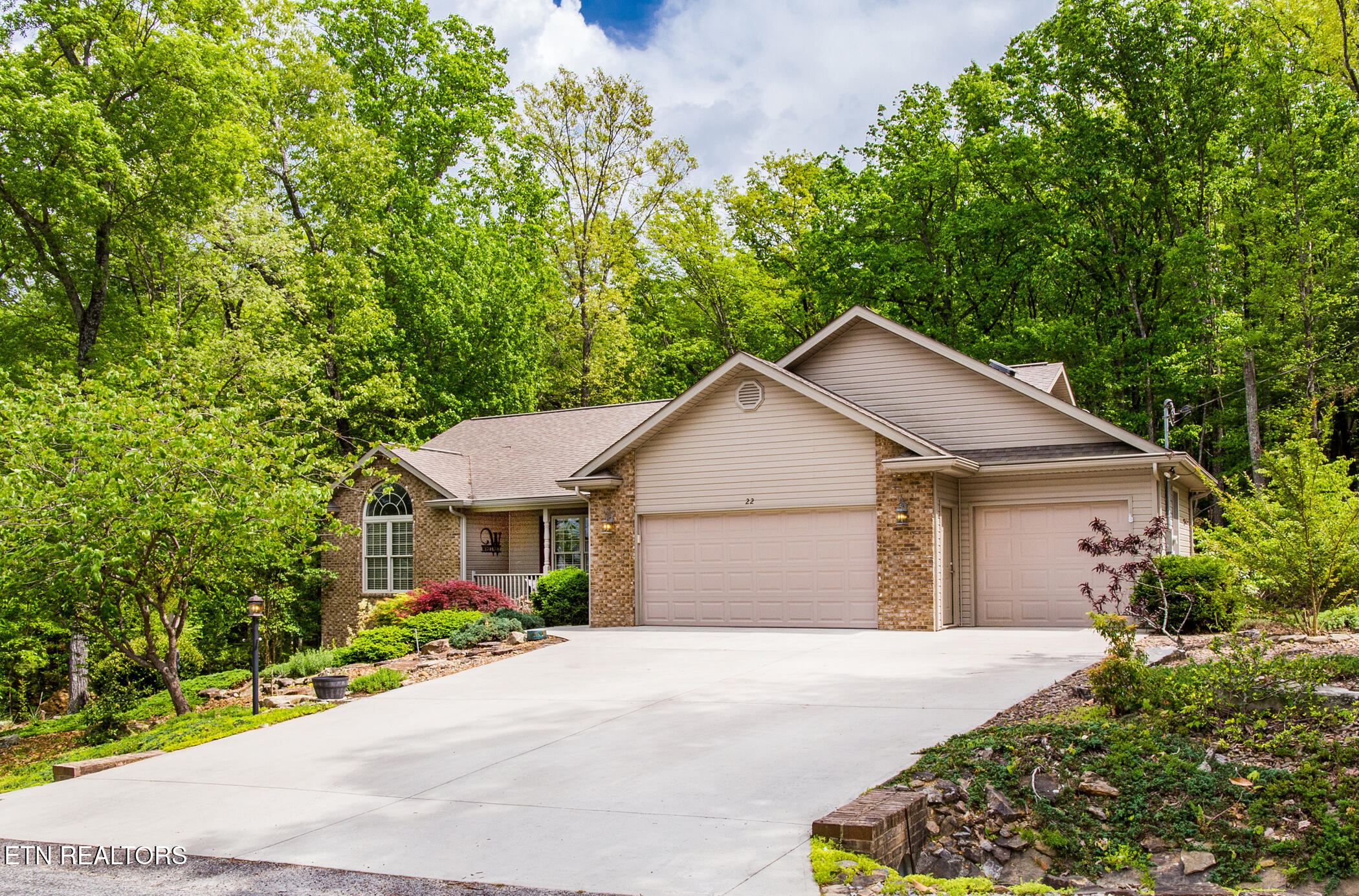 22 Chelteham Lane Crossville TN 38558