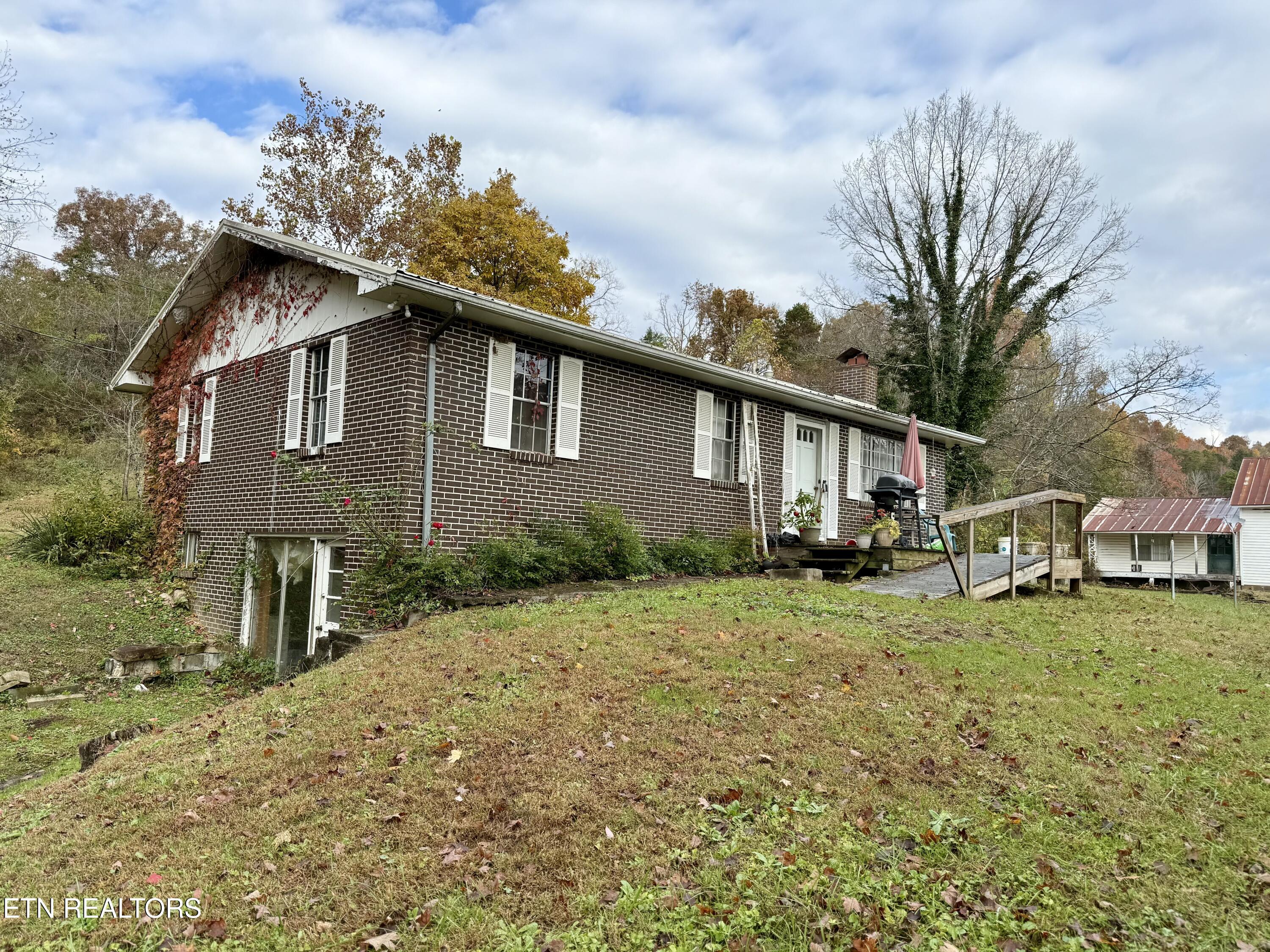 186 Drinnon Lane Sneedville TN 37869