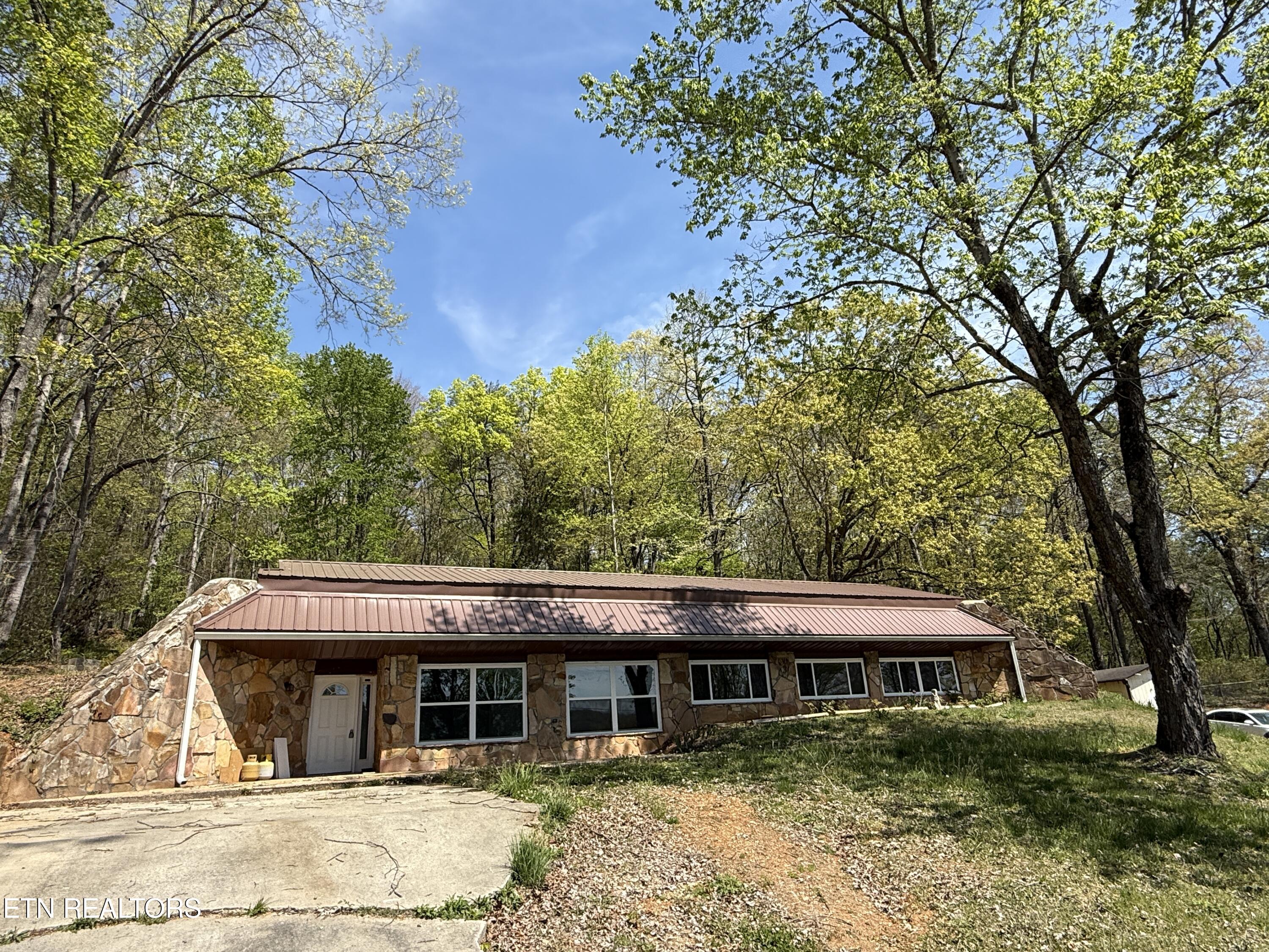 522 College Grove Road Rockwood TN 37854