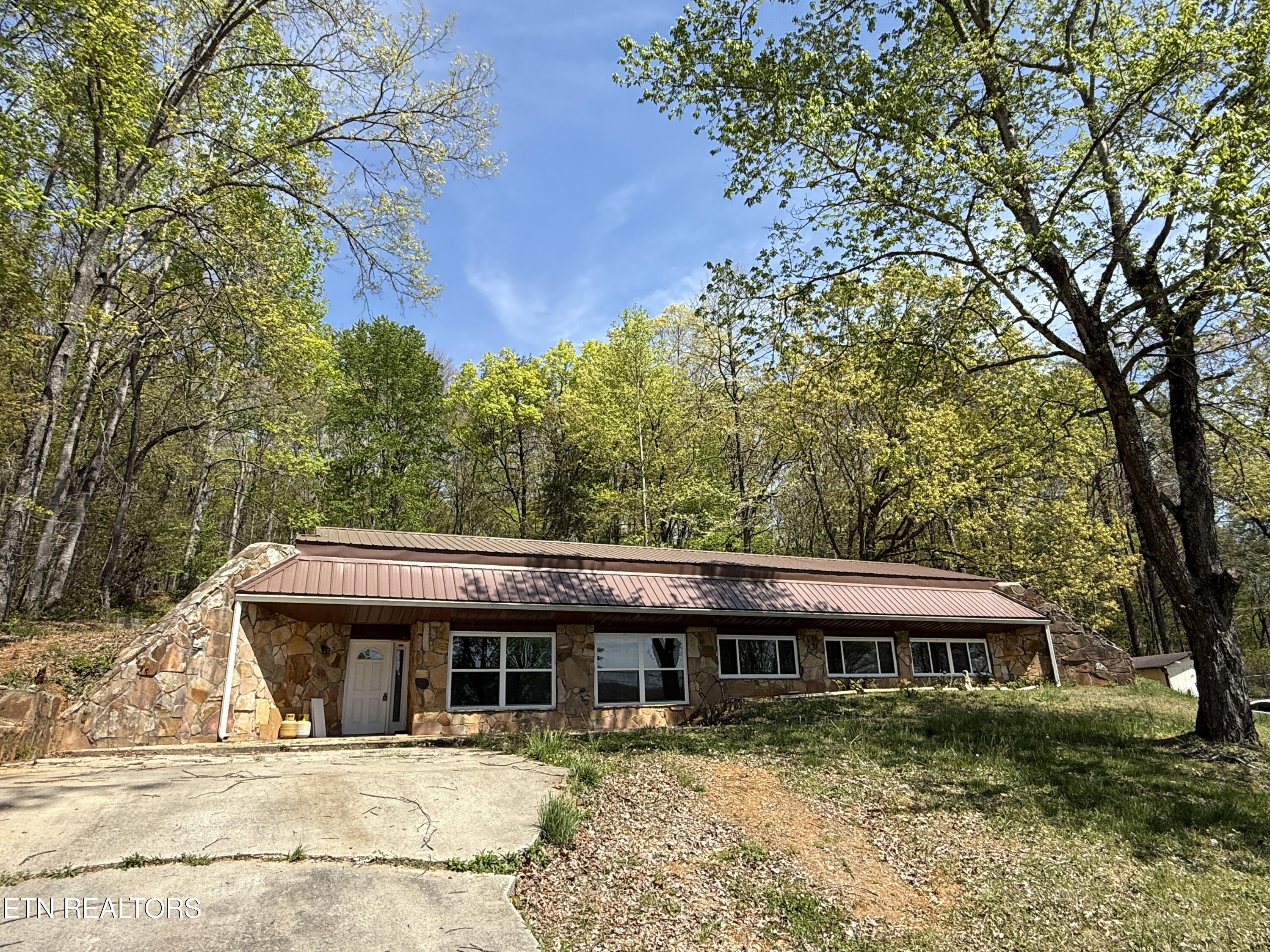 522 College Grove Road Rockwood TN 37854