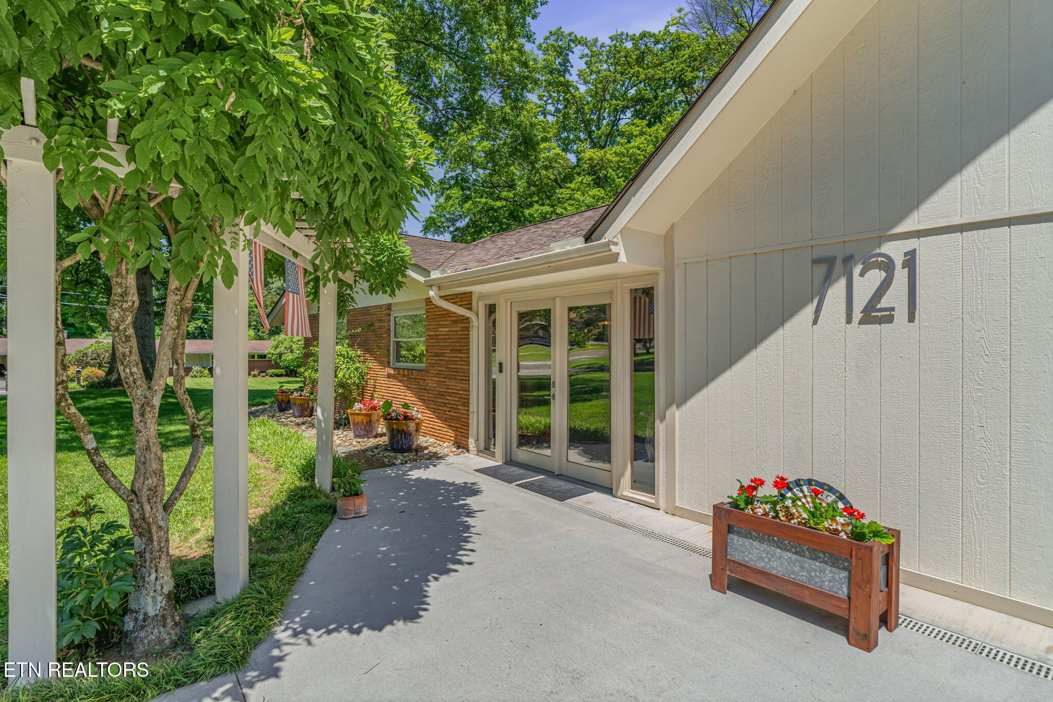 7121 Downing Drive Knoxville TN 37909