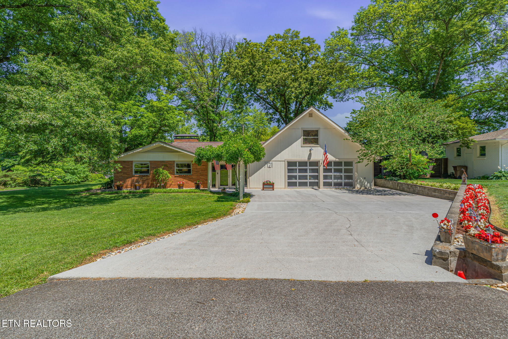 7121 Downing Drive Knoxville TN 37909