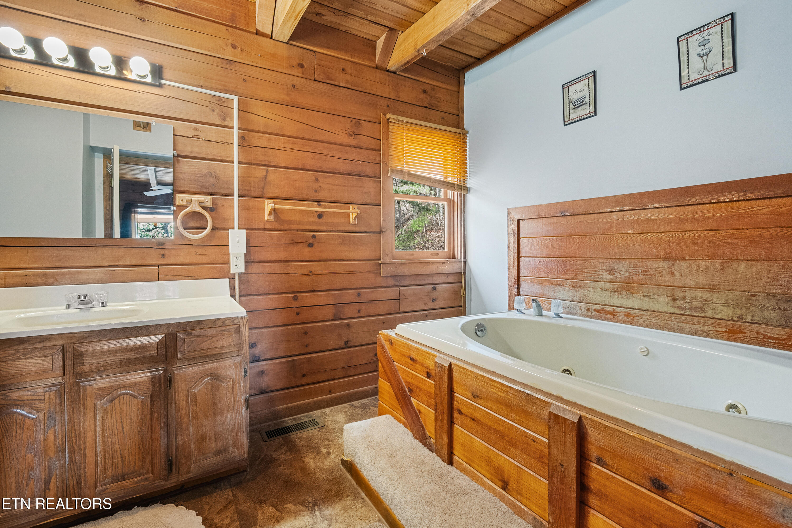 1122 Eagle Pointe Way Pigeon Forge TN 37863