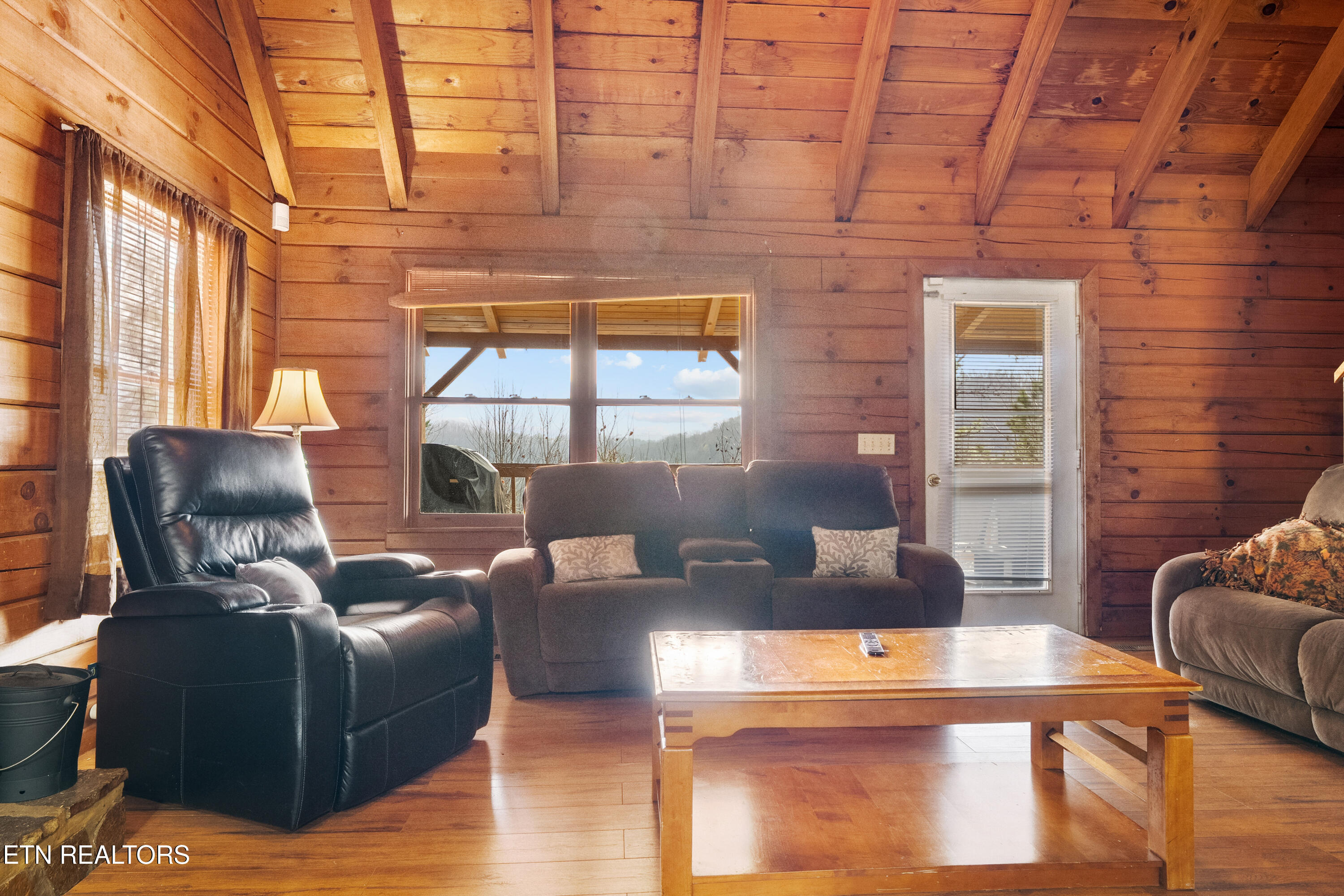 1122 Eagle Pointe Way Pigeon Forge TN 37863