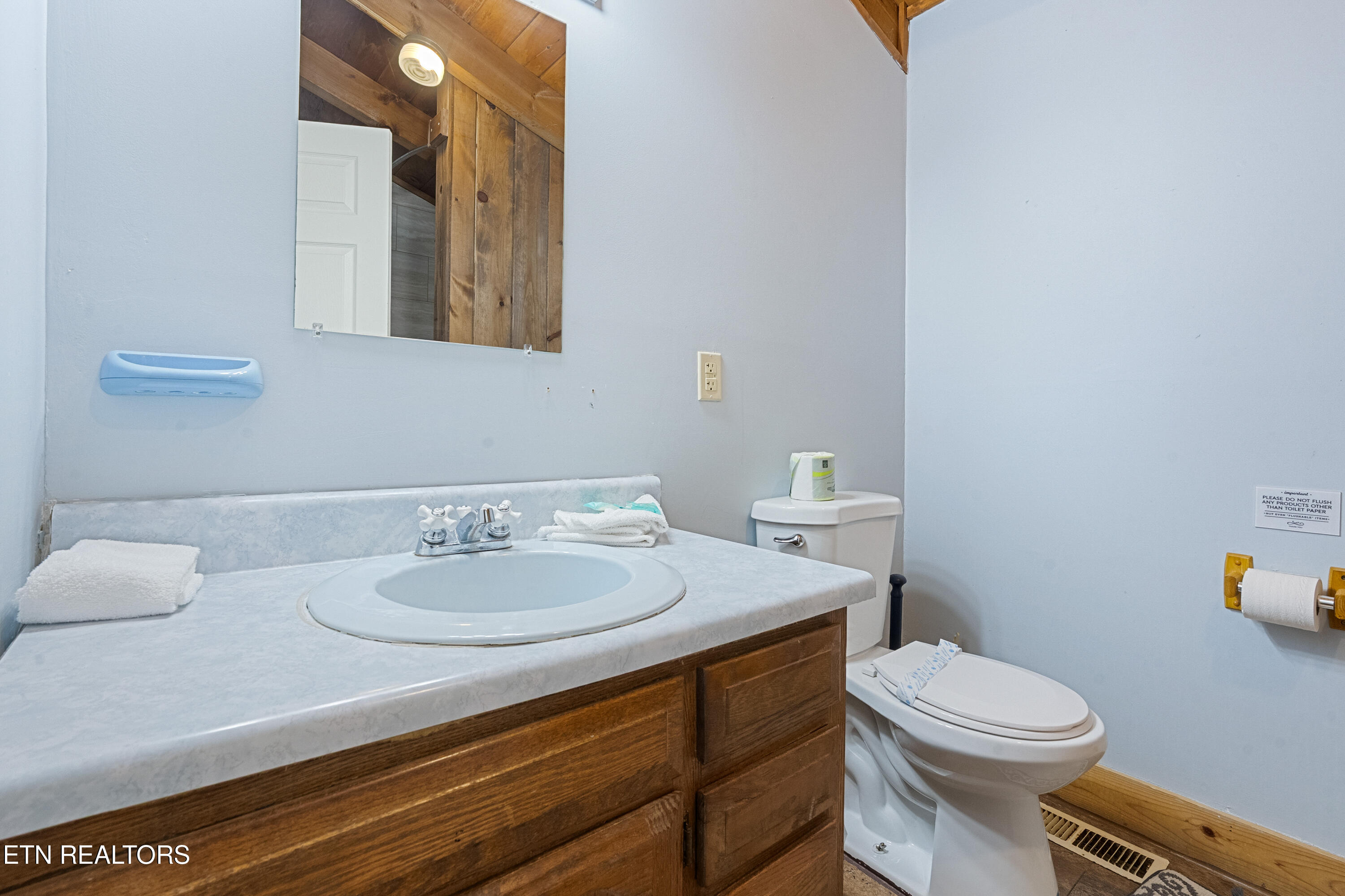 1122 Eagle Pointe Way Pigeon Forge TN 37863