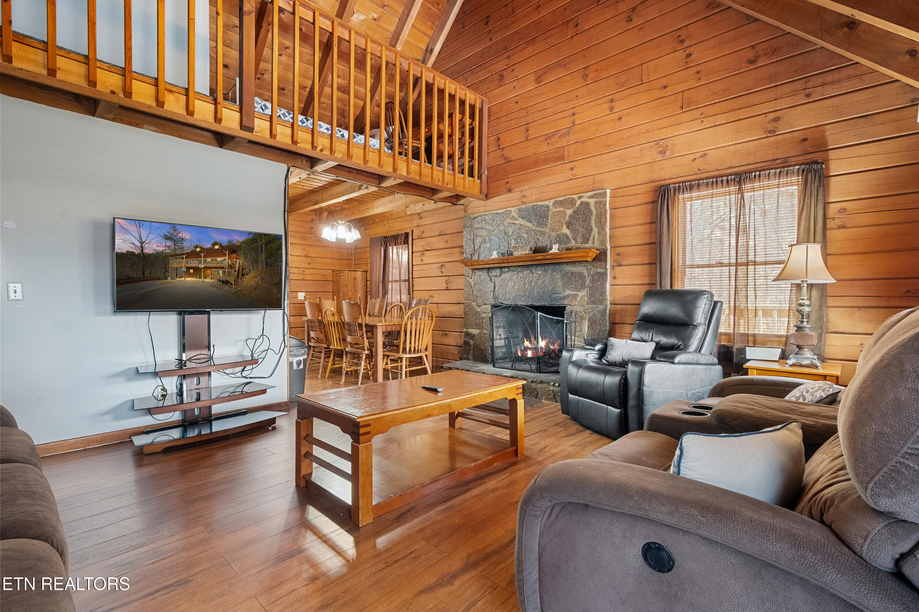 1122 Eagle Pointe Way Pigeon Forge TN 37863