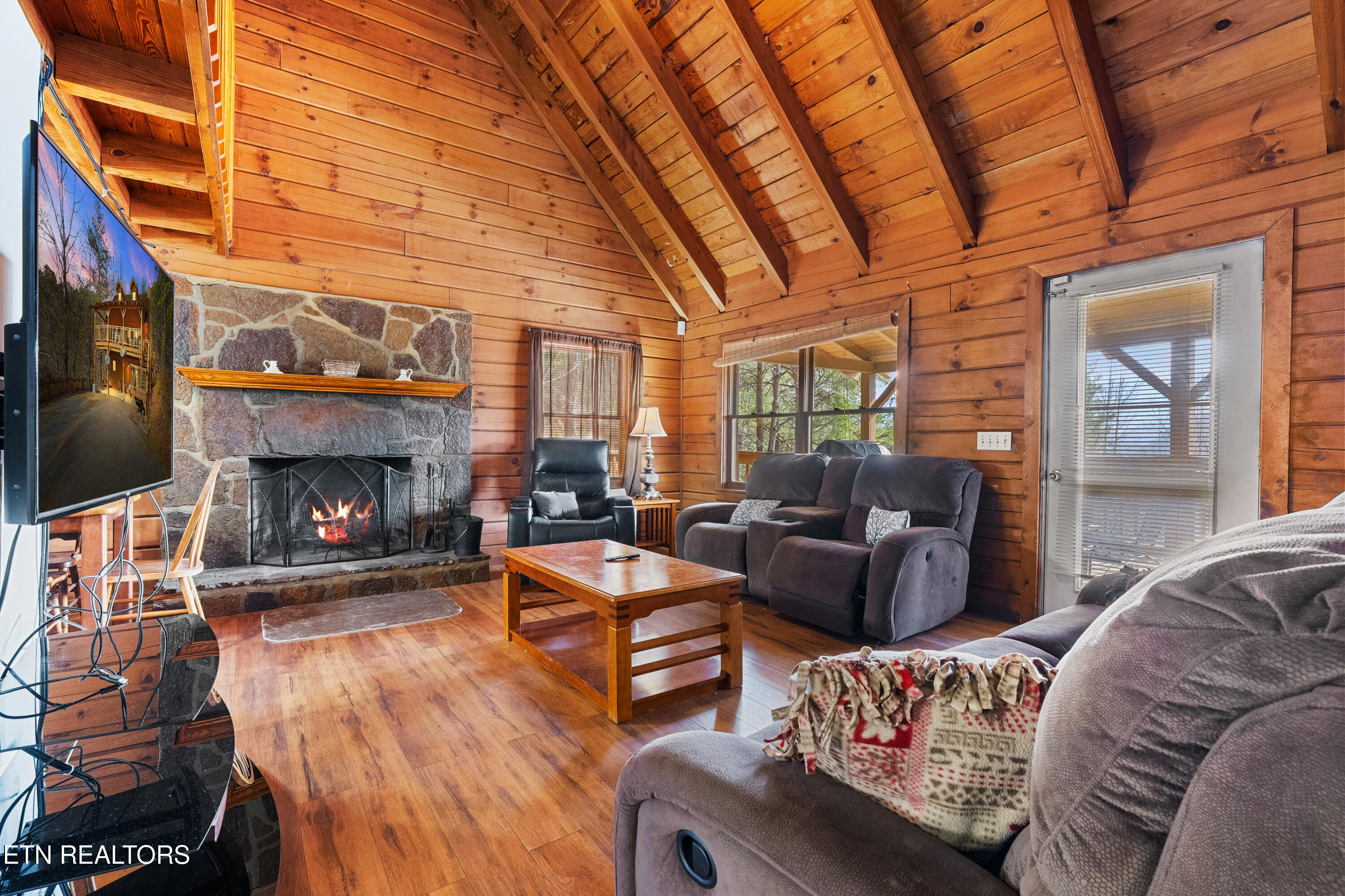 1122 Eagle Pointe Way Pigeon Forge TN 37863
