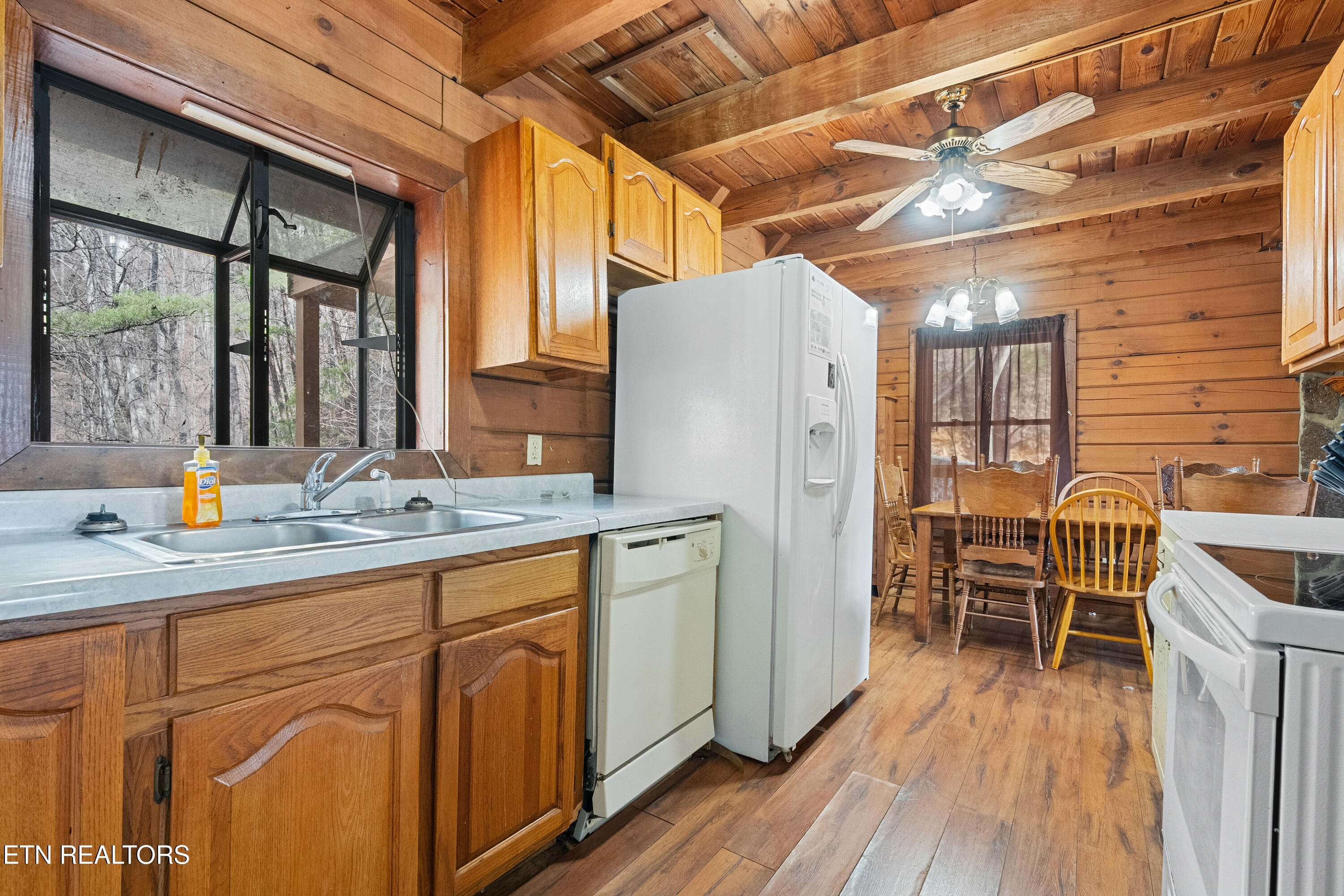 1122 Eagle Pointe Way Pigeon Forge TN 37863