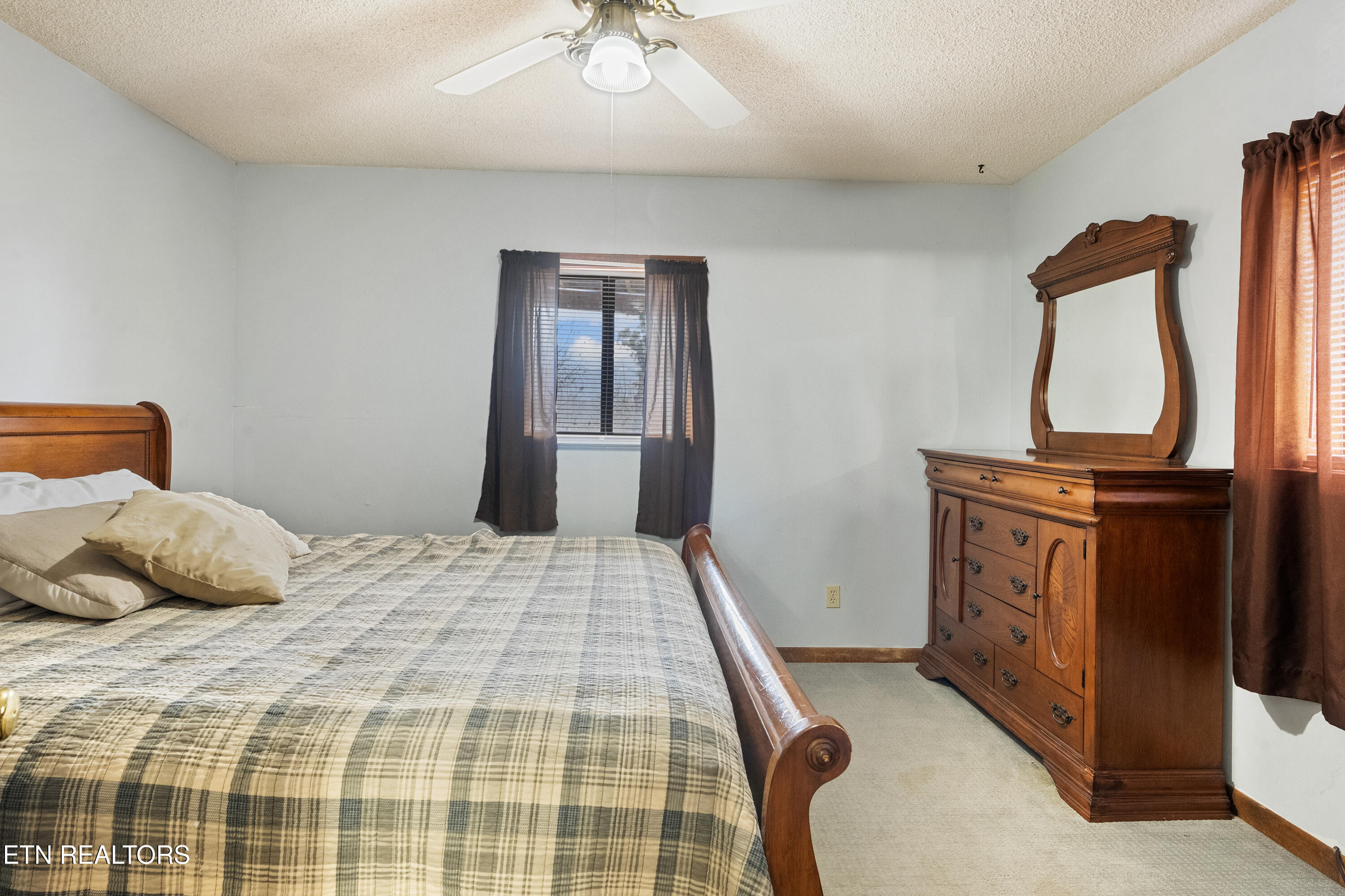 1122 Eagle Pointe Way Pigeon Forge TN 37863