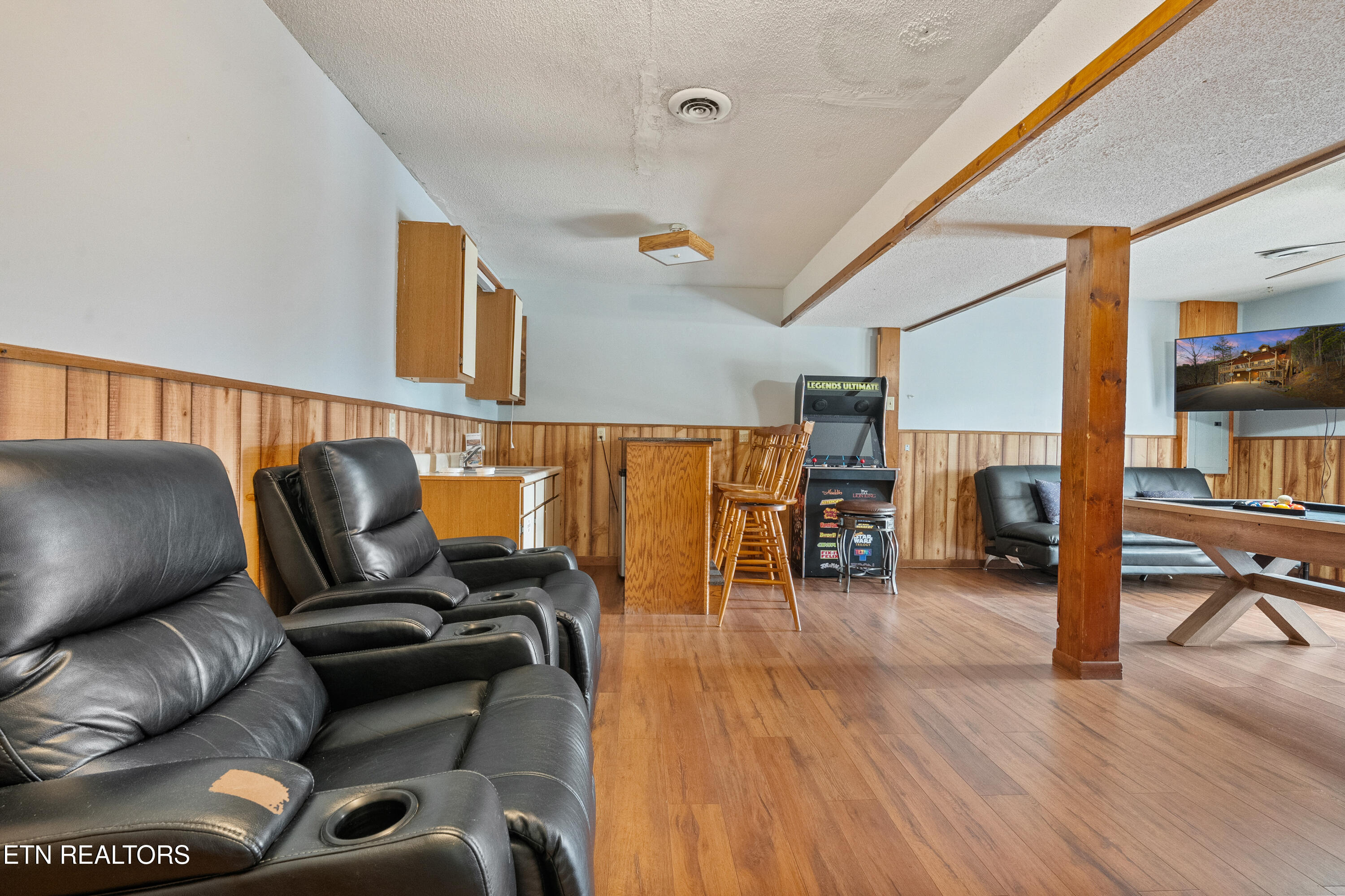 1122 Eagle Pointe Way Pigeon Forge TN 37863