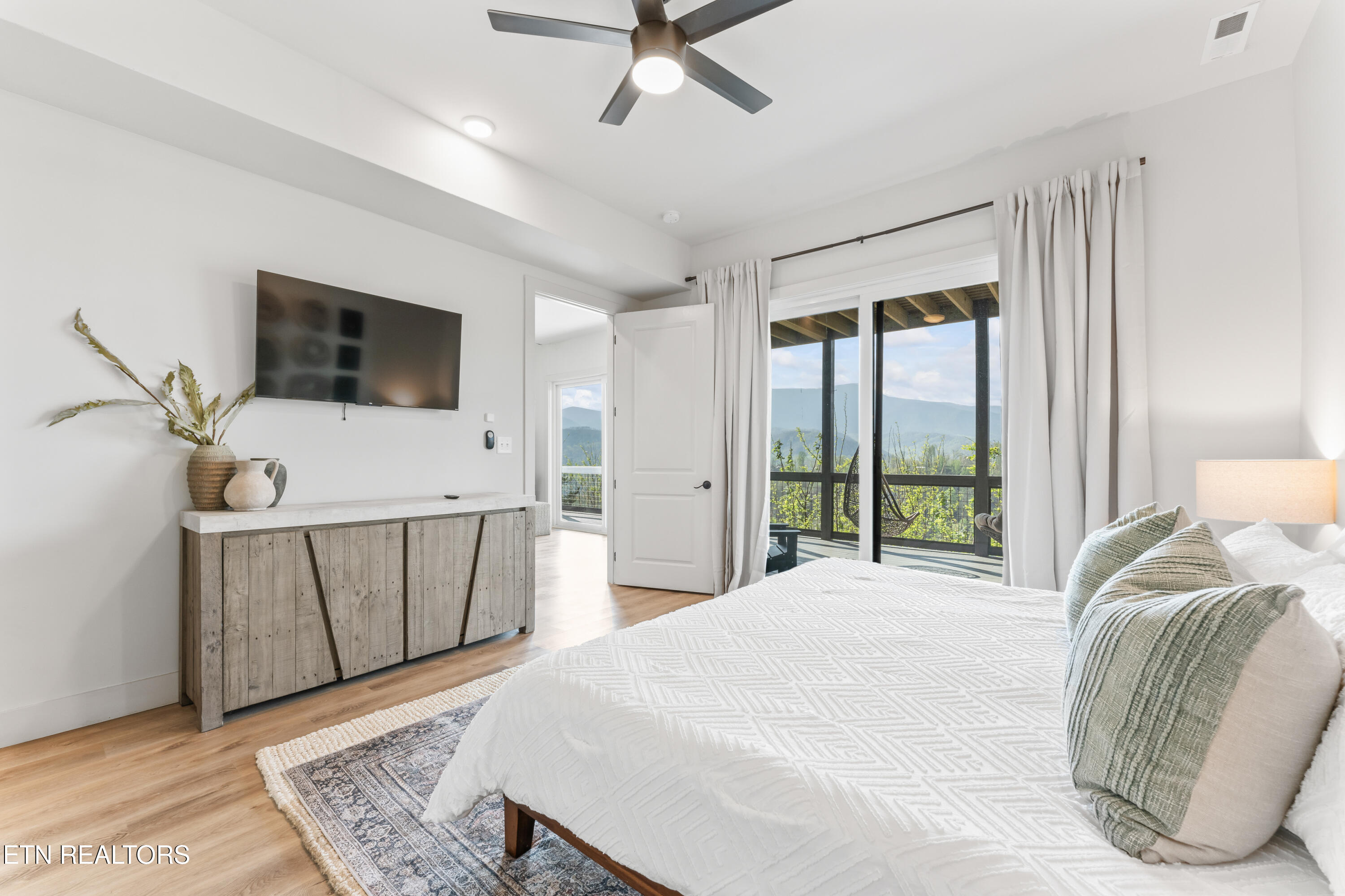 896 Chalet Village Boulevard Boulevard Gatlinburg TN 37738