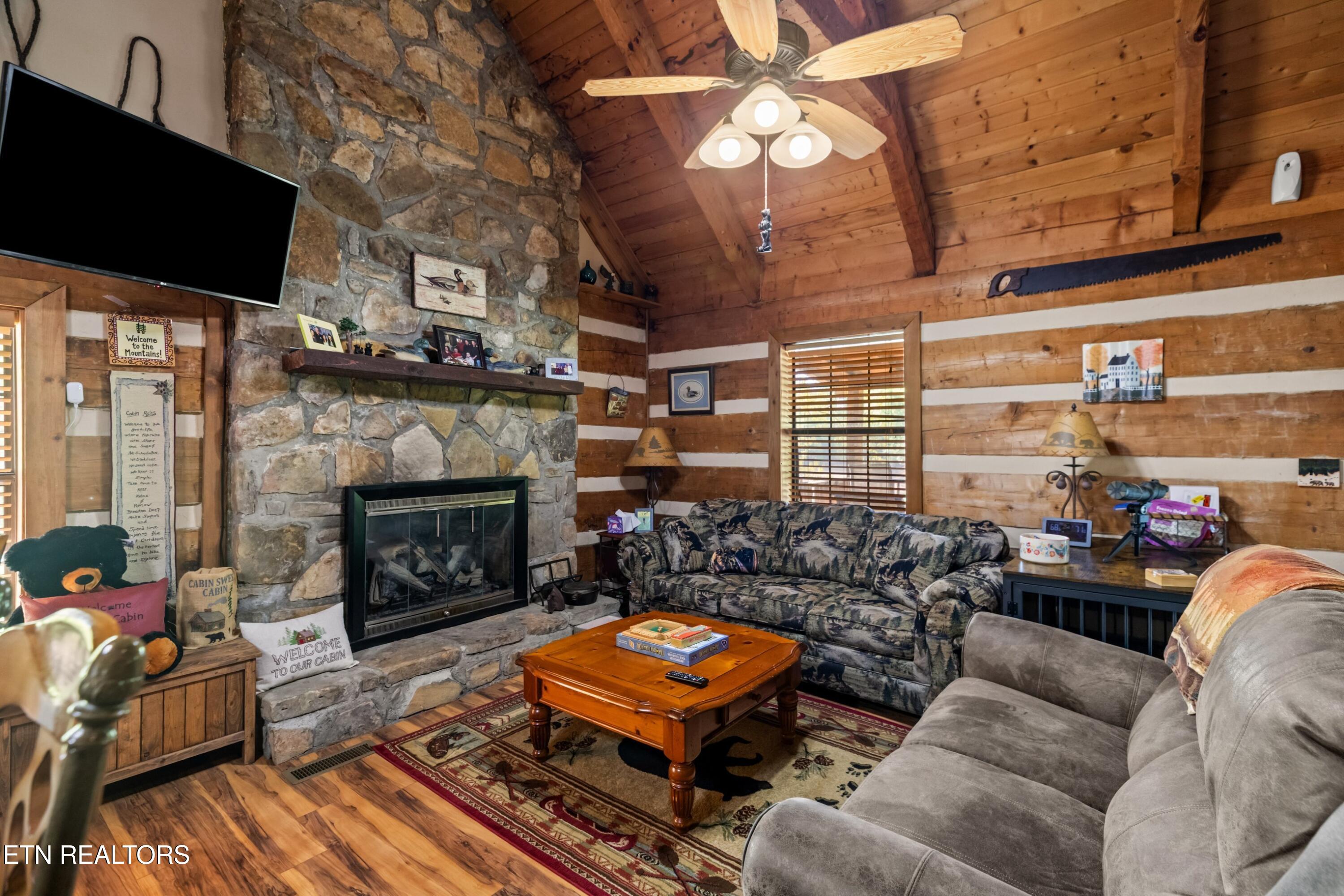 1055 Dean Circle Dandridge TN 37725