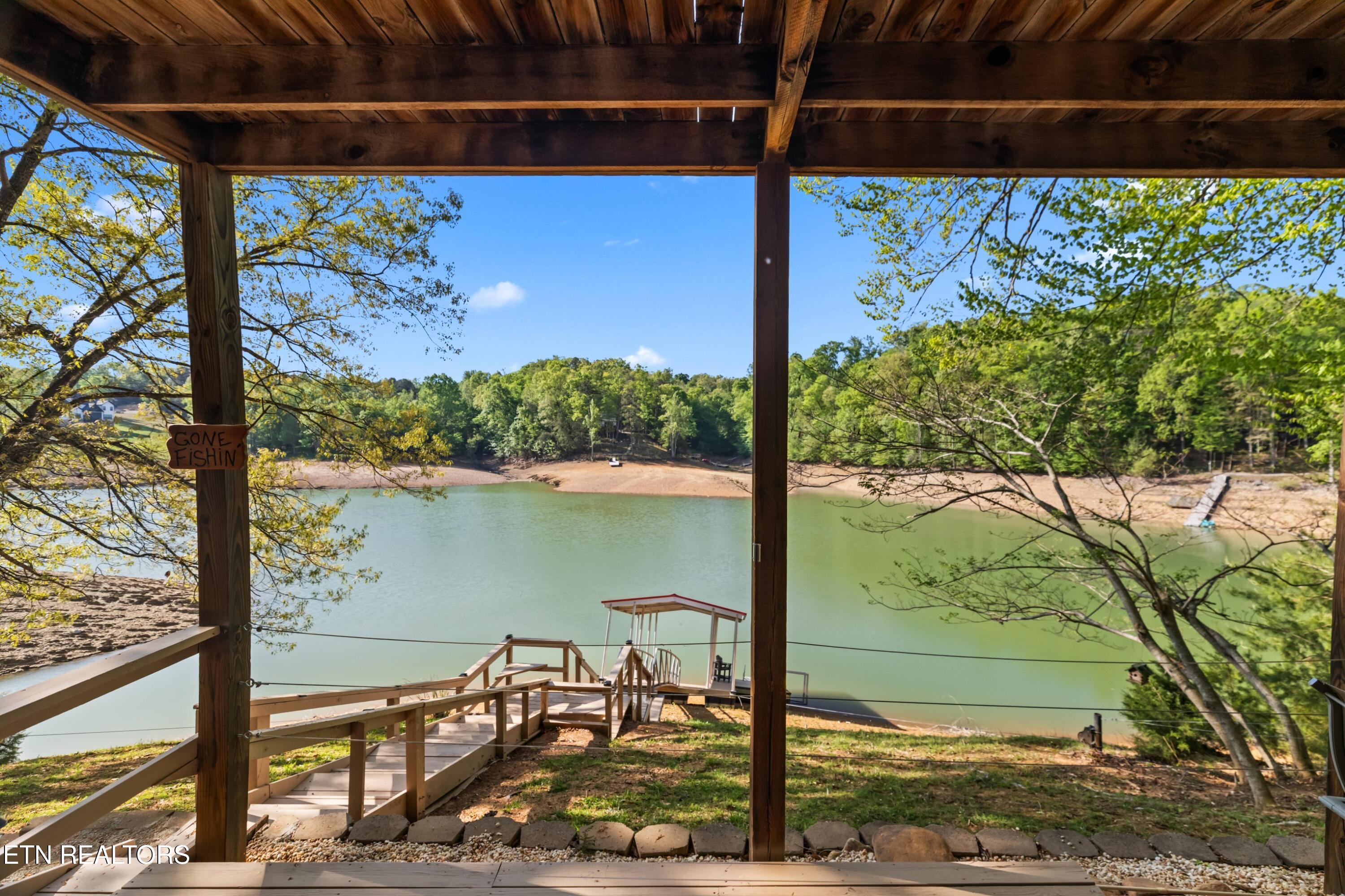 1055 Dean Circle Dandridge TN 37725