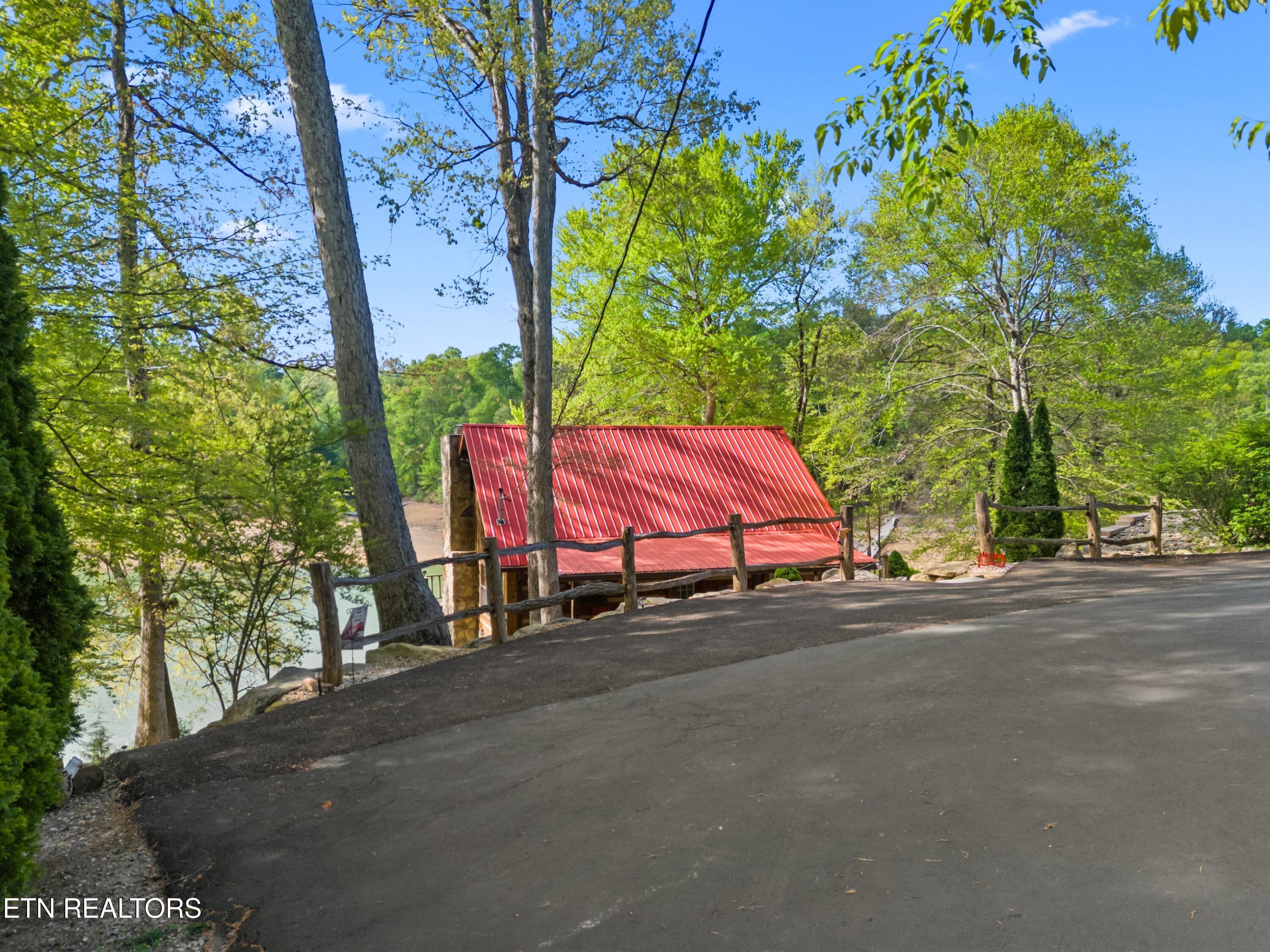 1055 Dean Circle Dandridge TN 37725