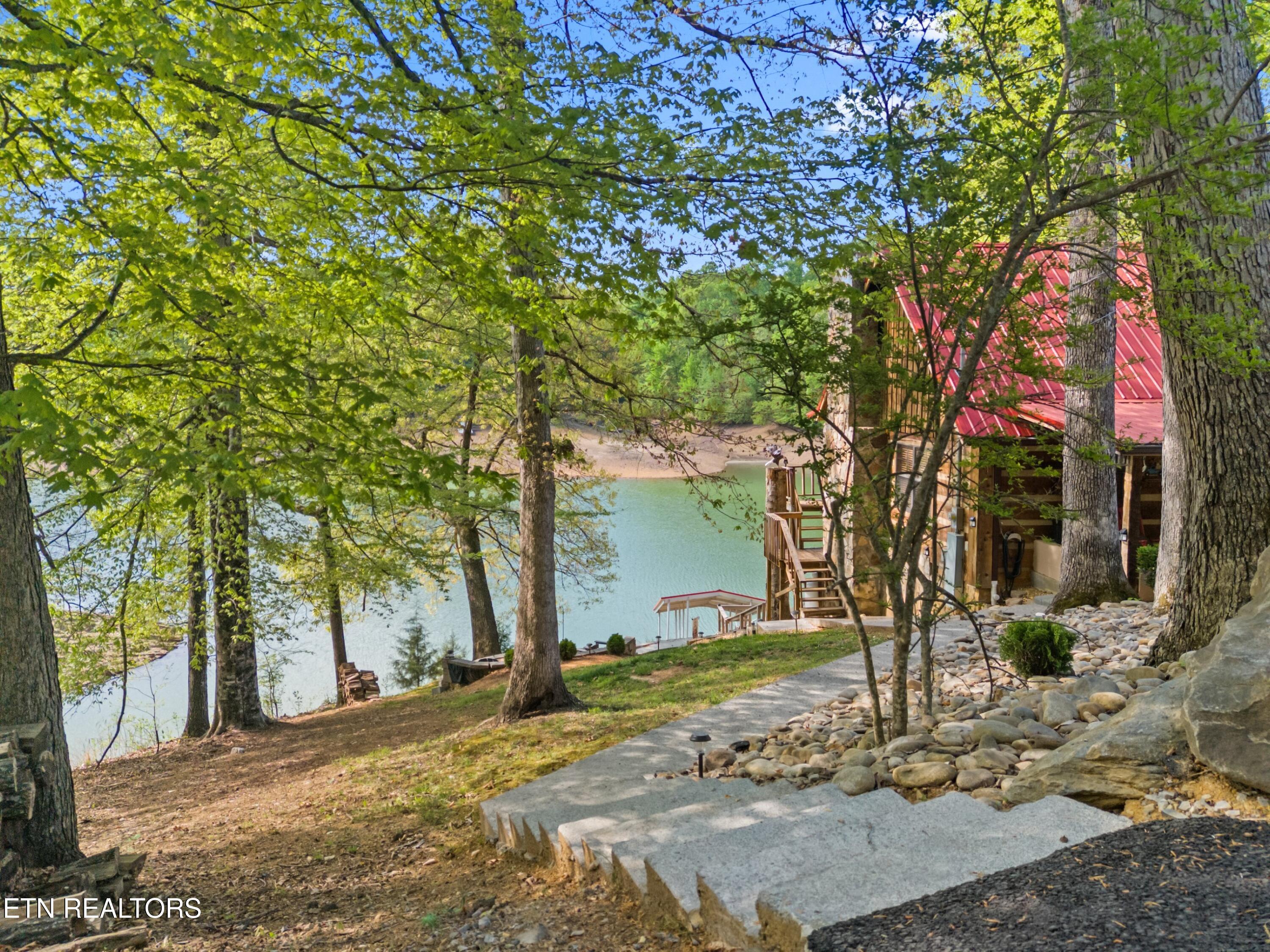 1055 Dean Circle Dandridge TN 37725