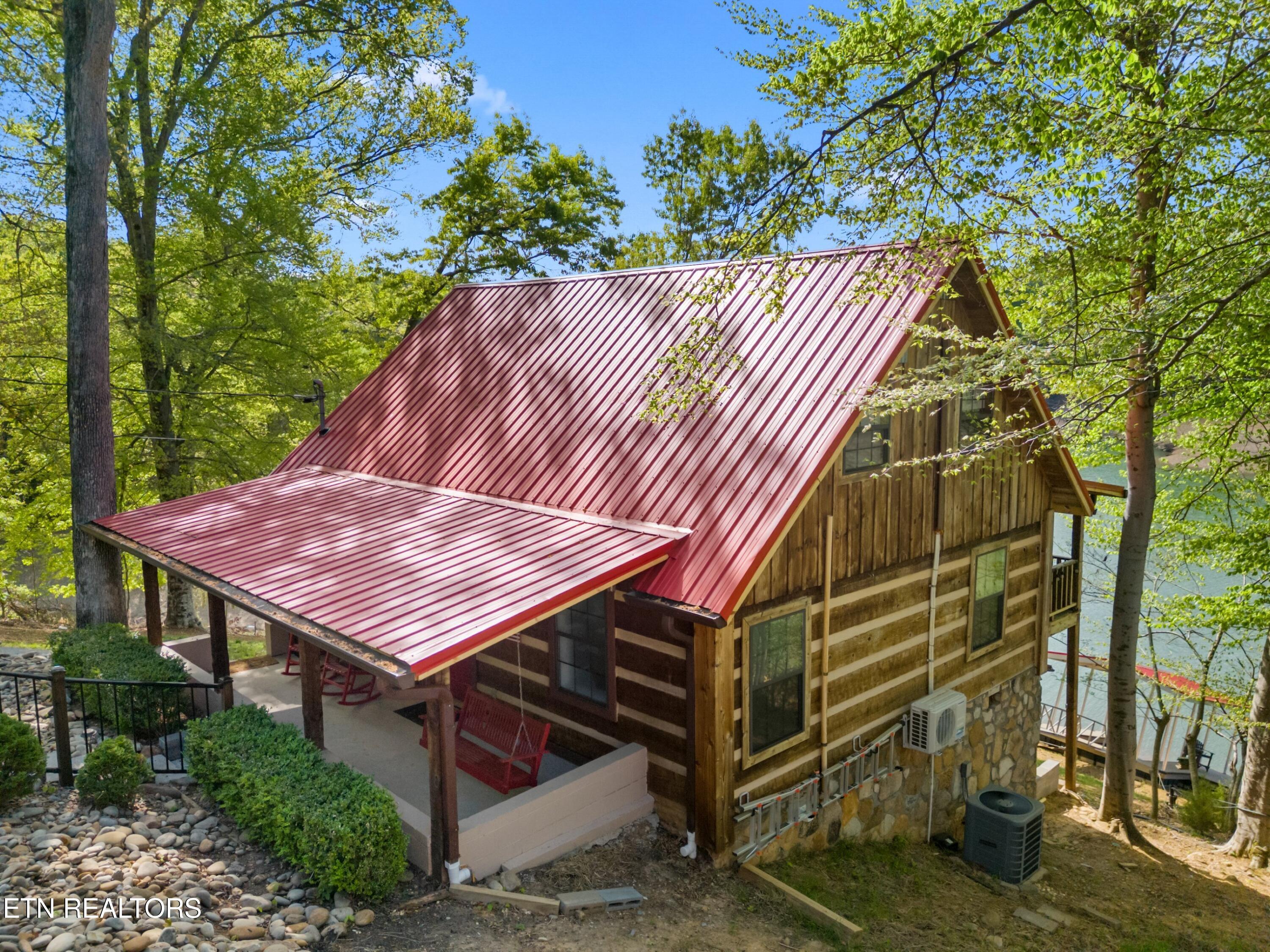 1055 Dean Circle Dandridge TN 37725