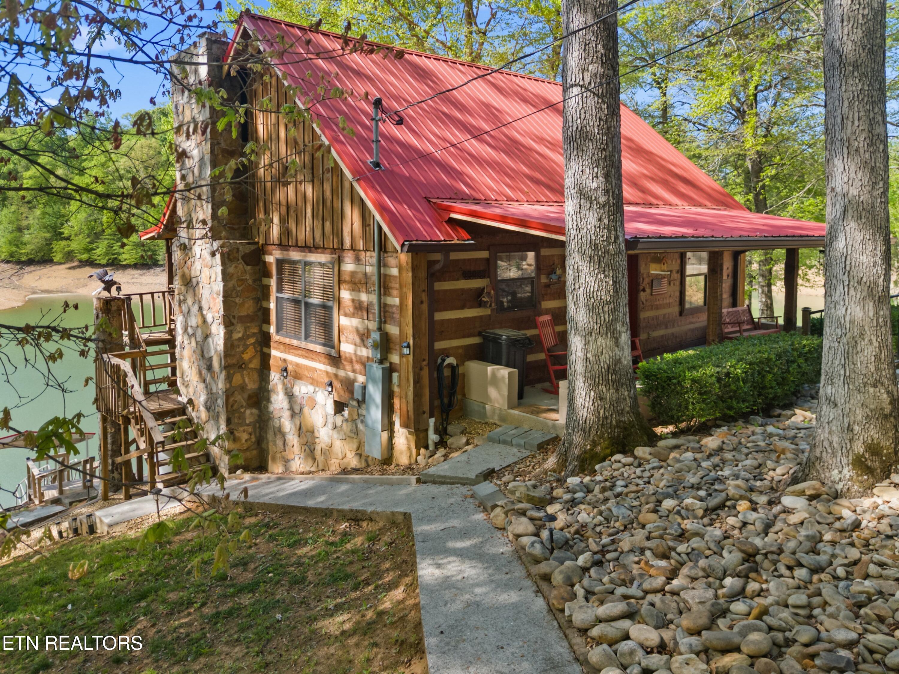 1055 Dean Circle Dandridge TN 37725