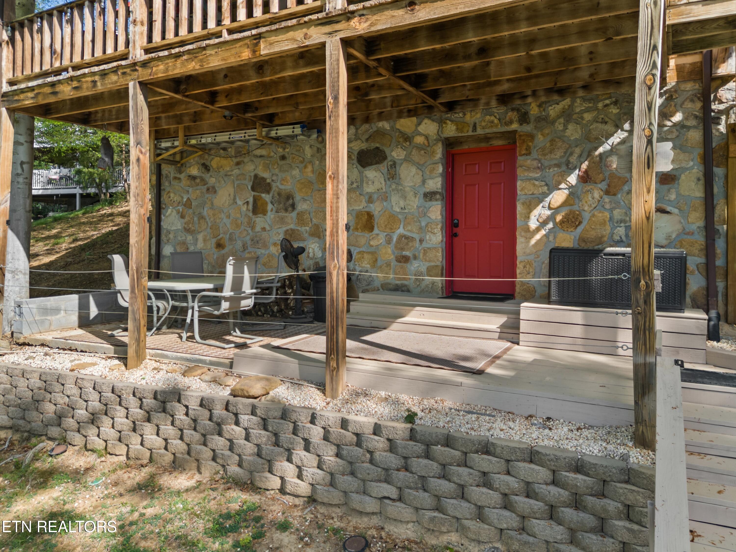 1055 Dean Circle Dandridge TN 37725