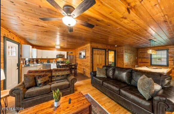 4151 Oak Ridge Street Pigeon Forge TN 37863