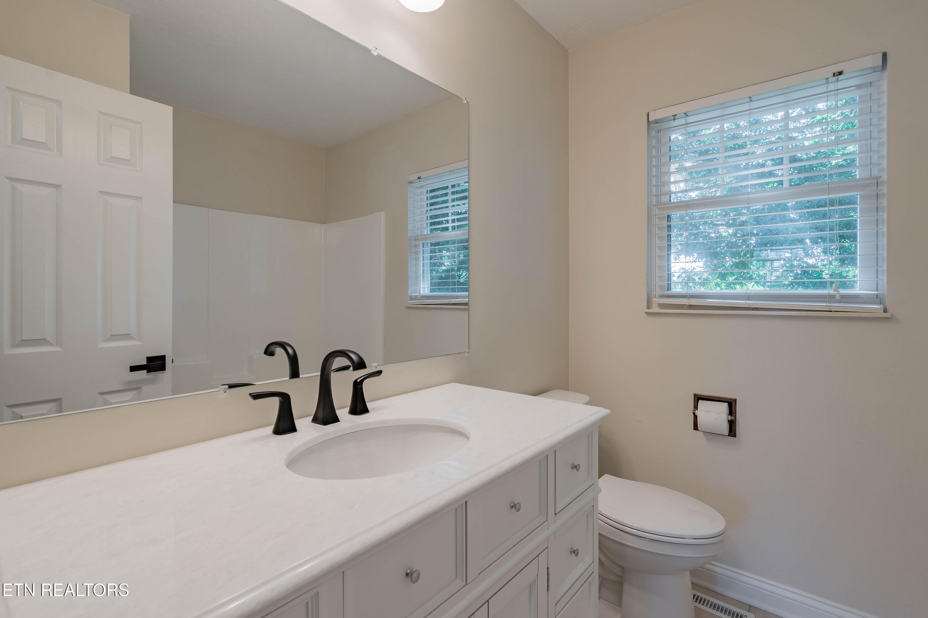 1324 Chipwood Circle Knoxville TN 37932