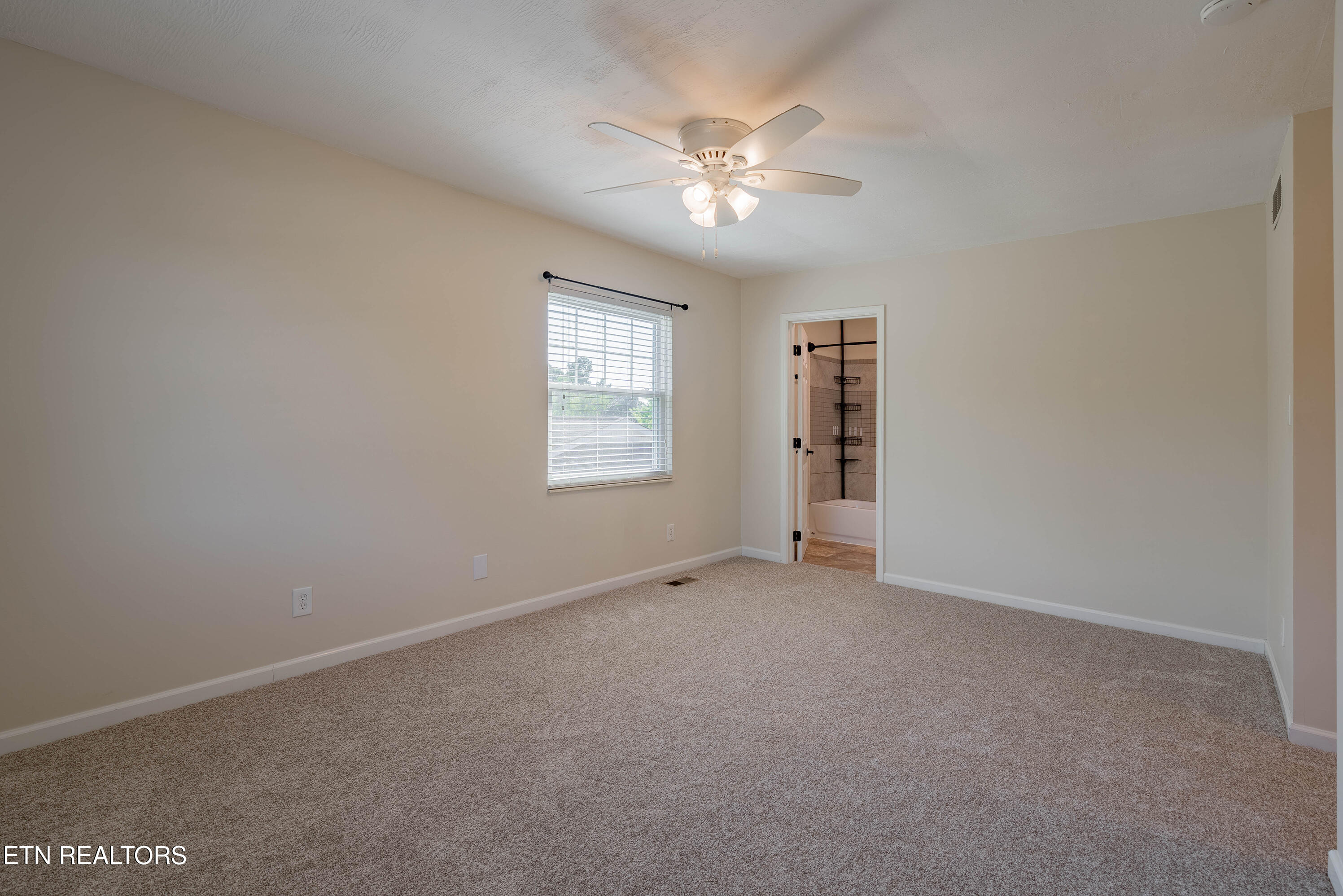 1324 Chipwood Circle Knoxville TN 37932