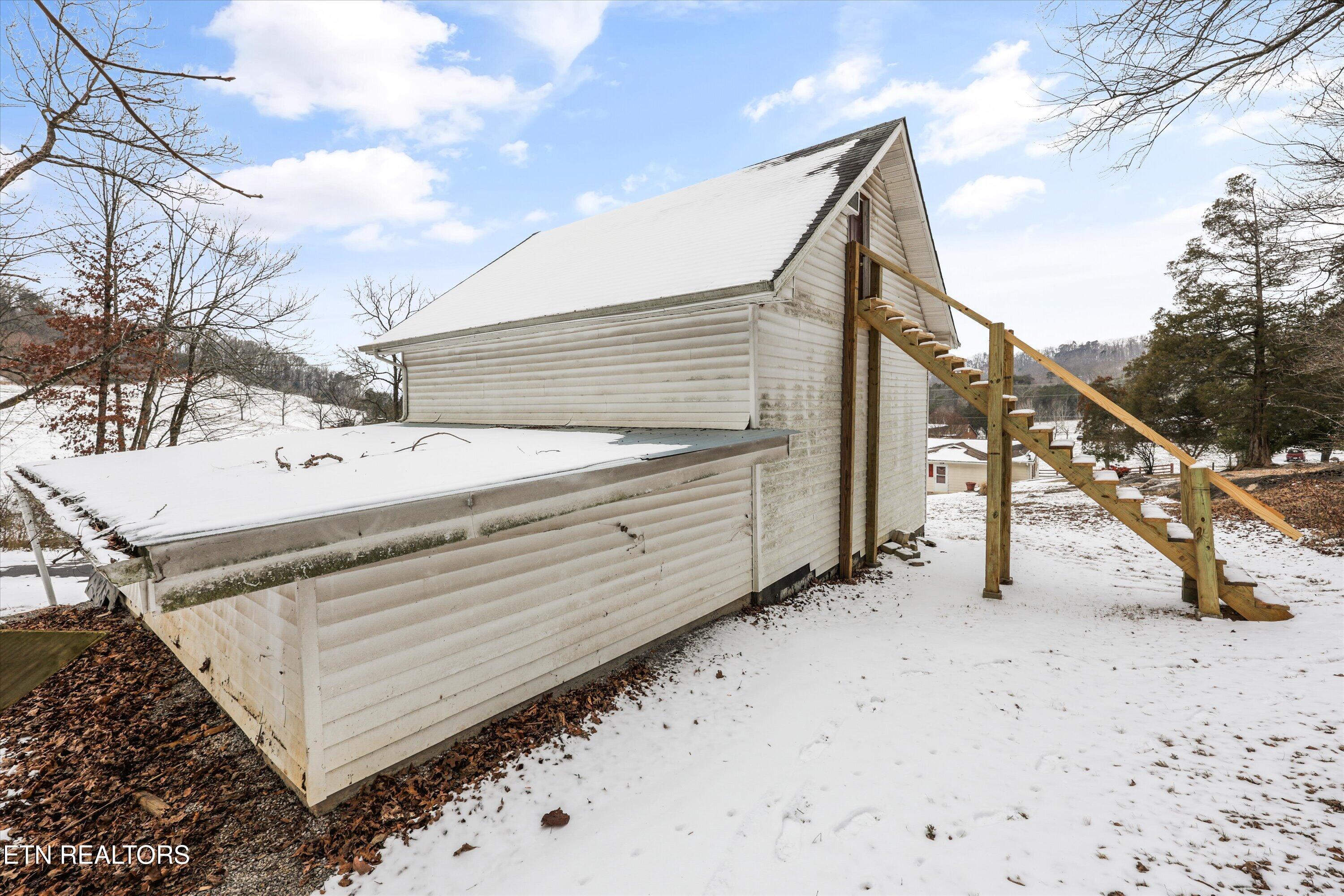 359 E Wolf Valley Road Heiskell TN 37754