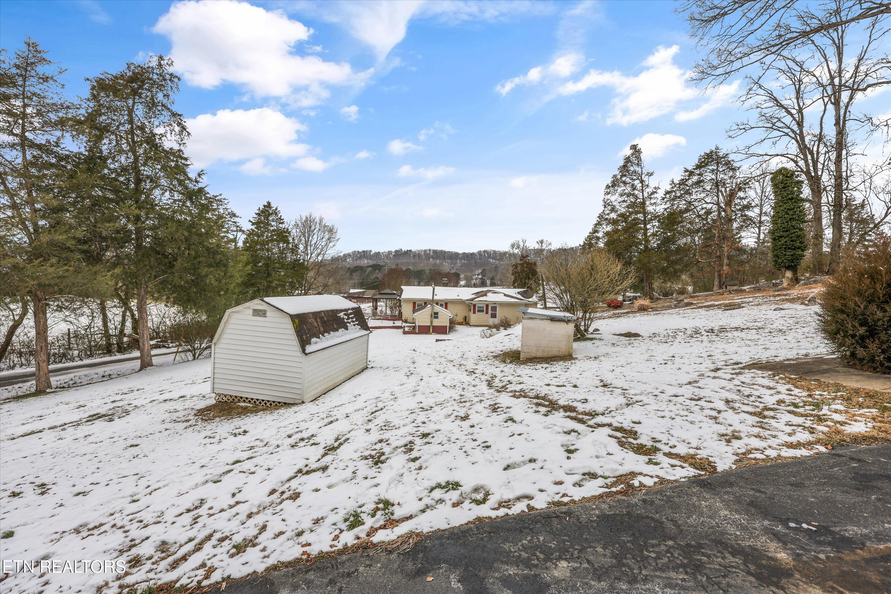 359 E Wolf Valley Road Heiskell TN 37754