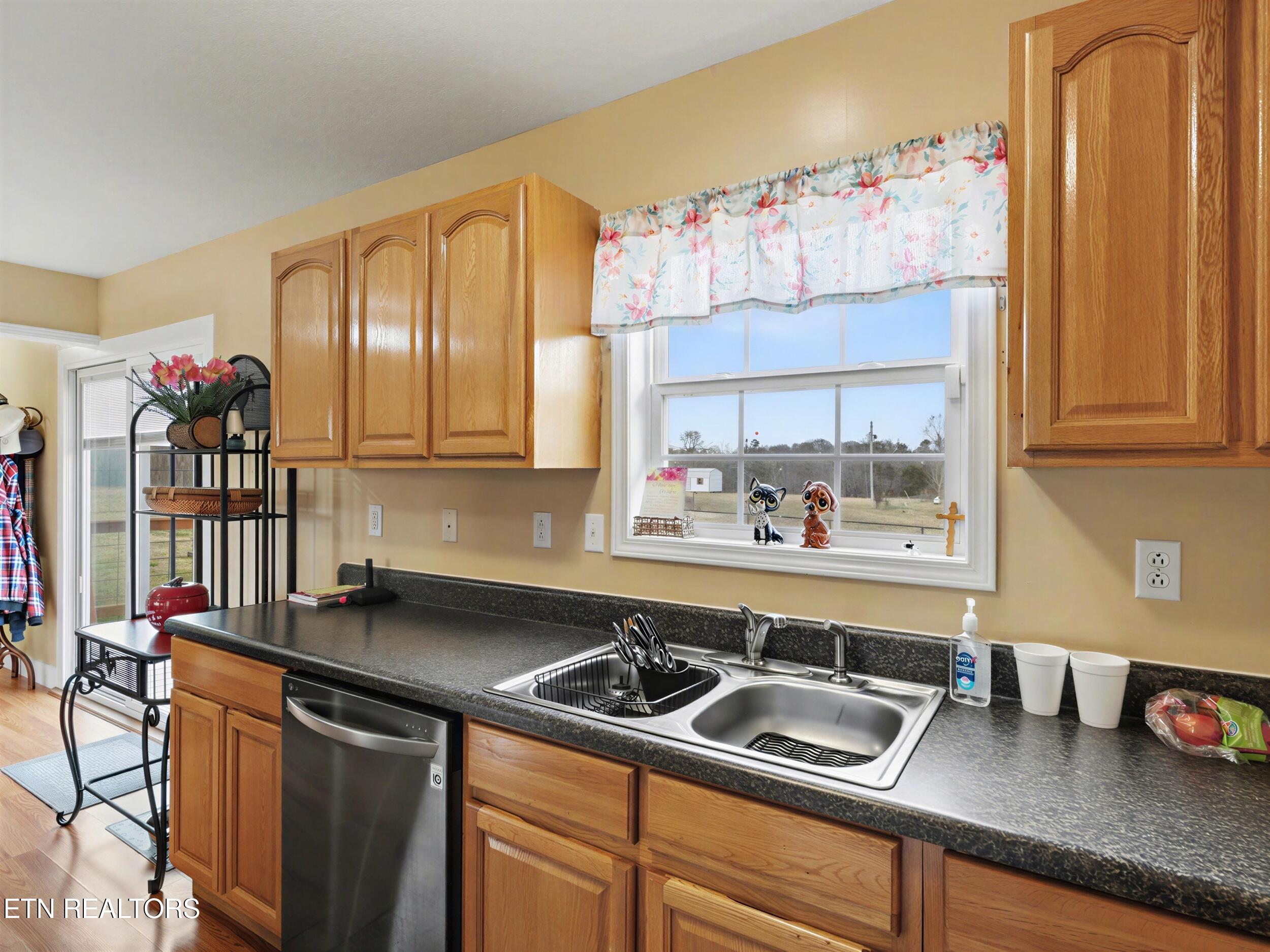 2833 Pinecrest Road Jacksboro TN 37757