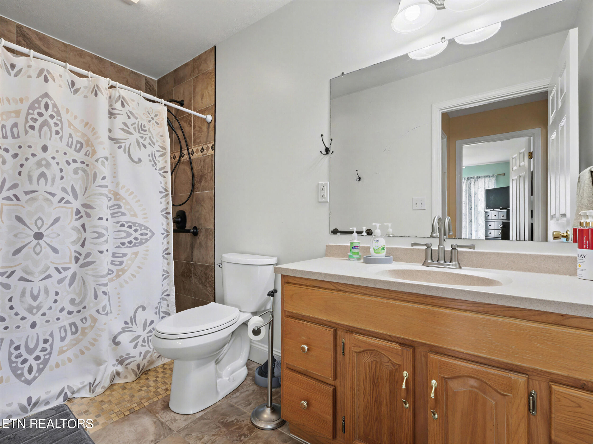 2833 Pinecrest Road Jacksboro TN 37757