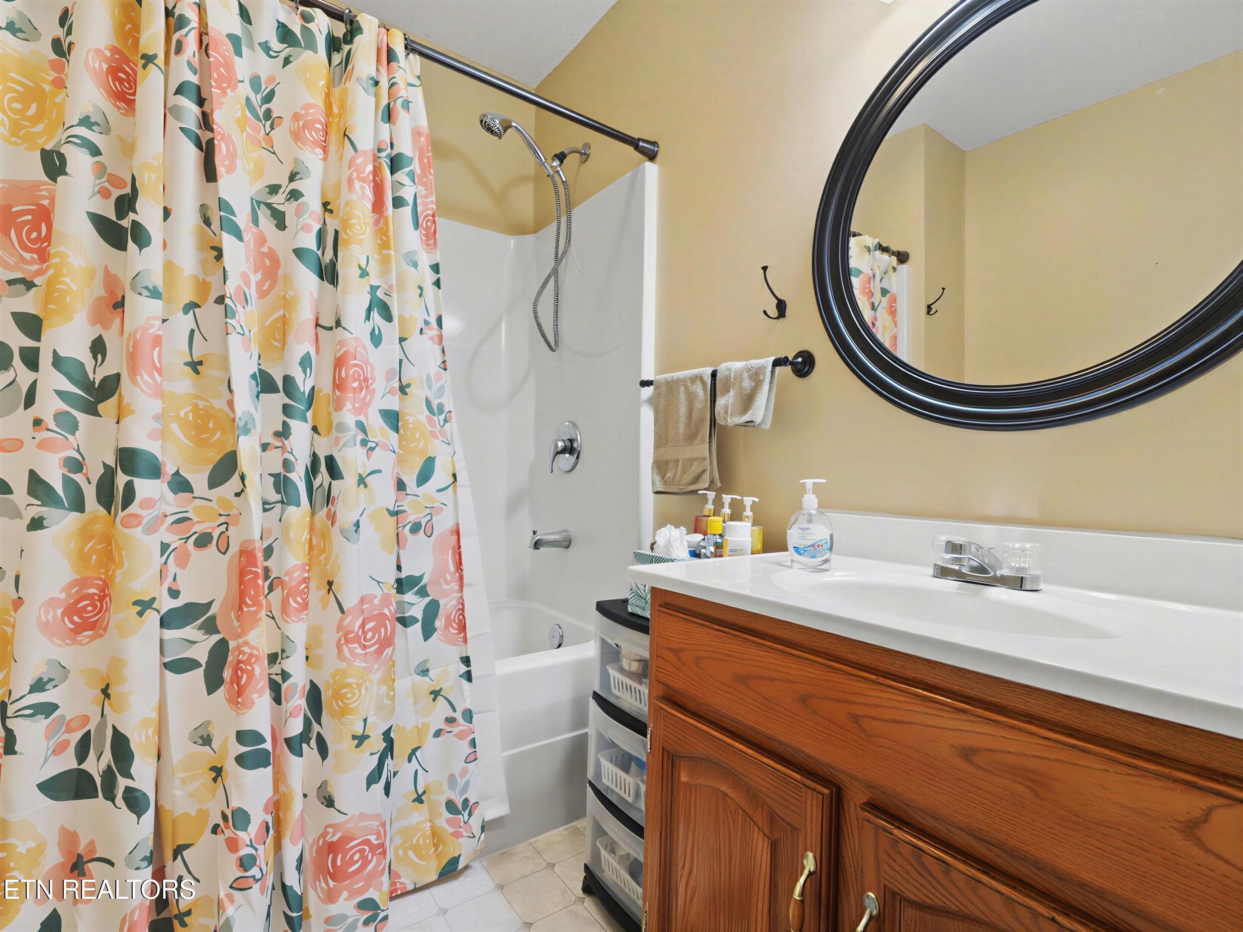 2833 Pinecrest Road Jacksboro TN 37757