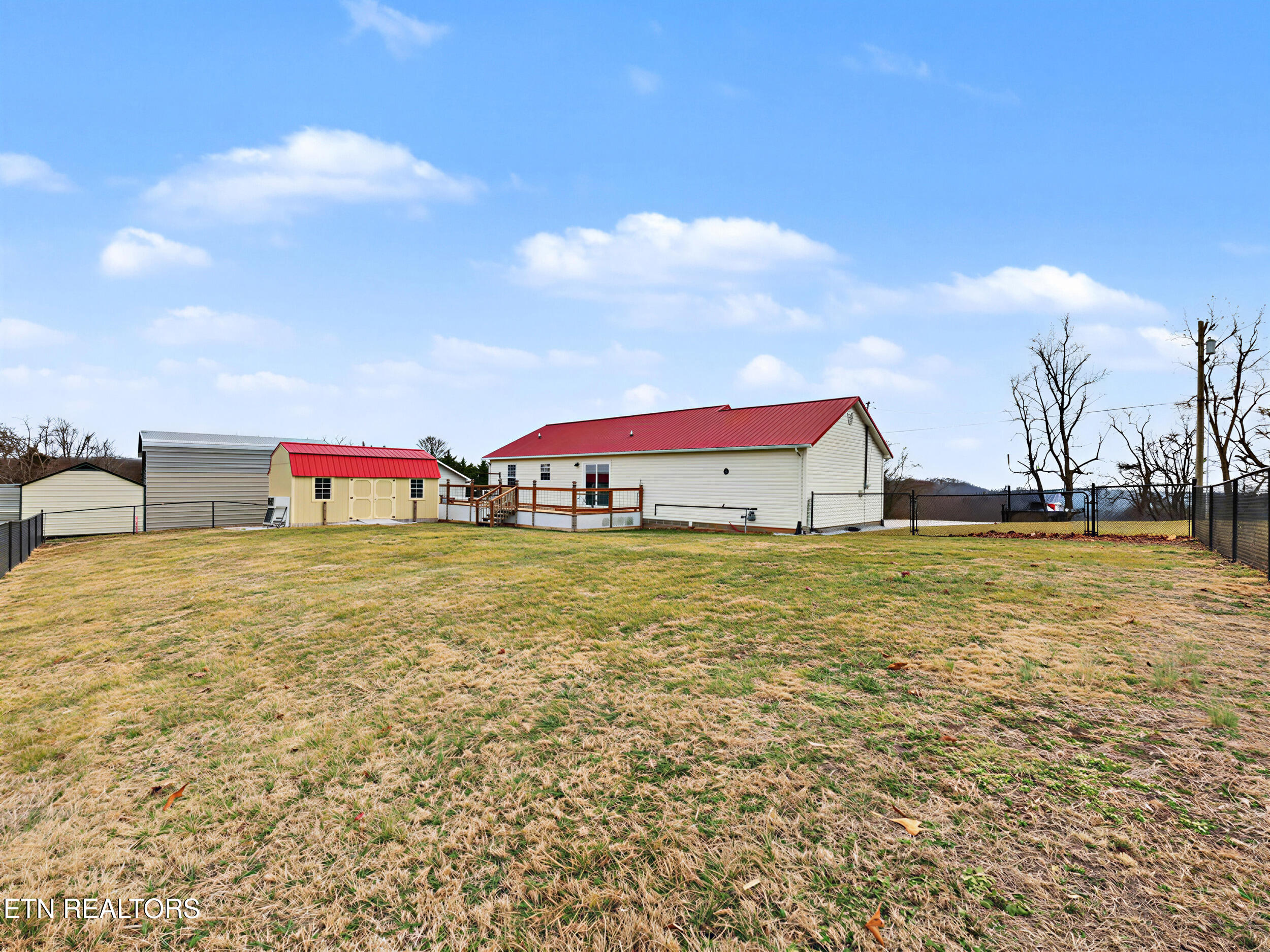 2833 Pinecrest Road Jacksboro TN 37757