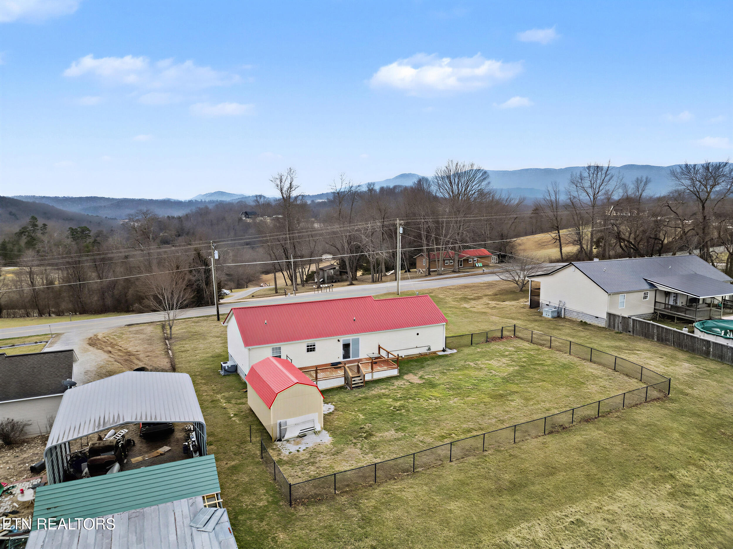 2833 Pinecrest Road Jacksboro TN 37757