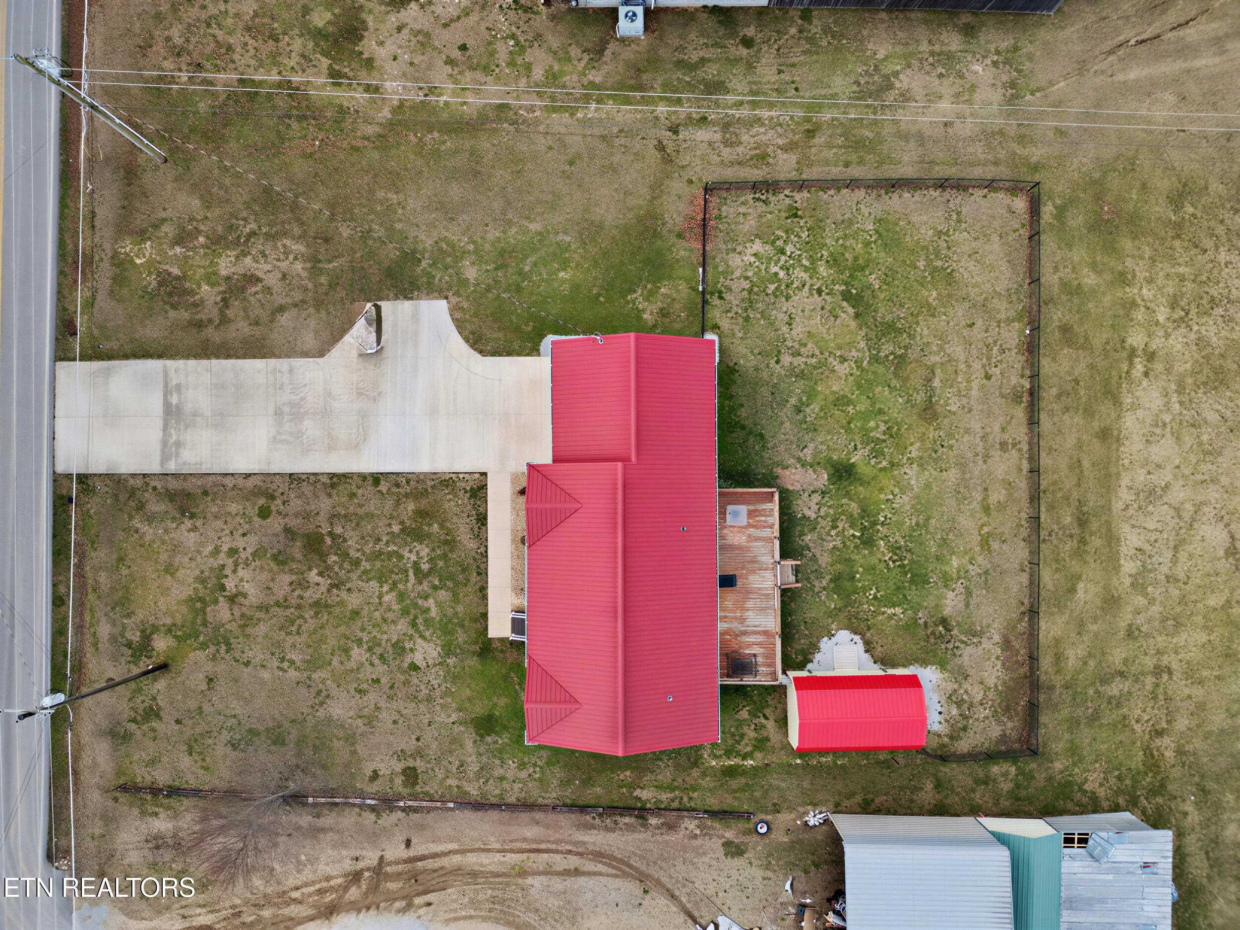 2833 Pinecrest Road Jacksboro TN 37757