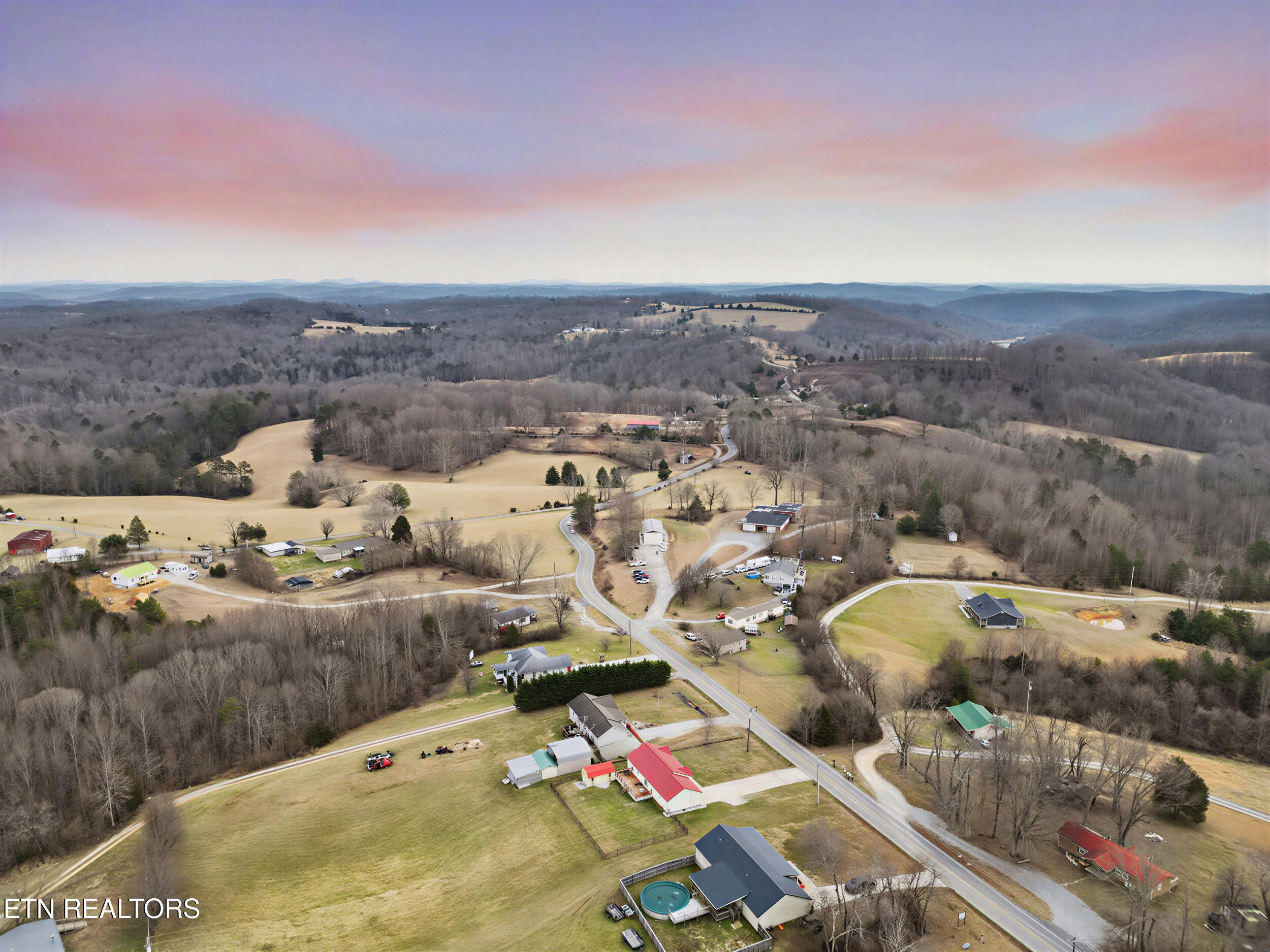 2833 Pinecrest Road Jacksboro TN 37757