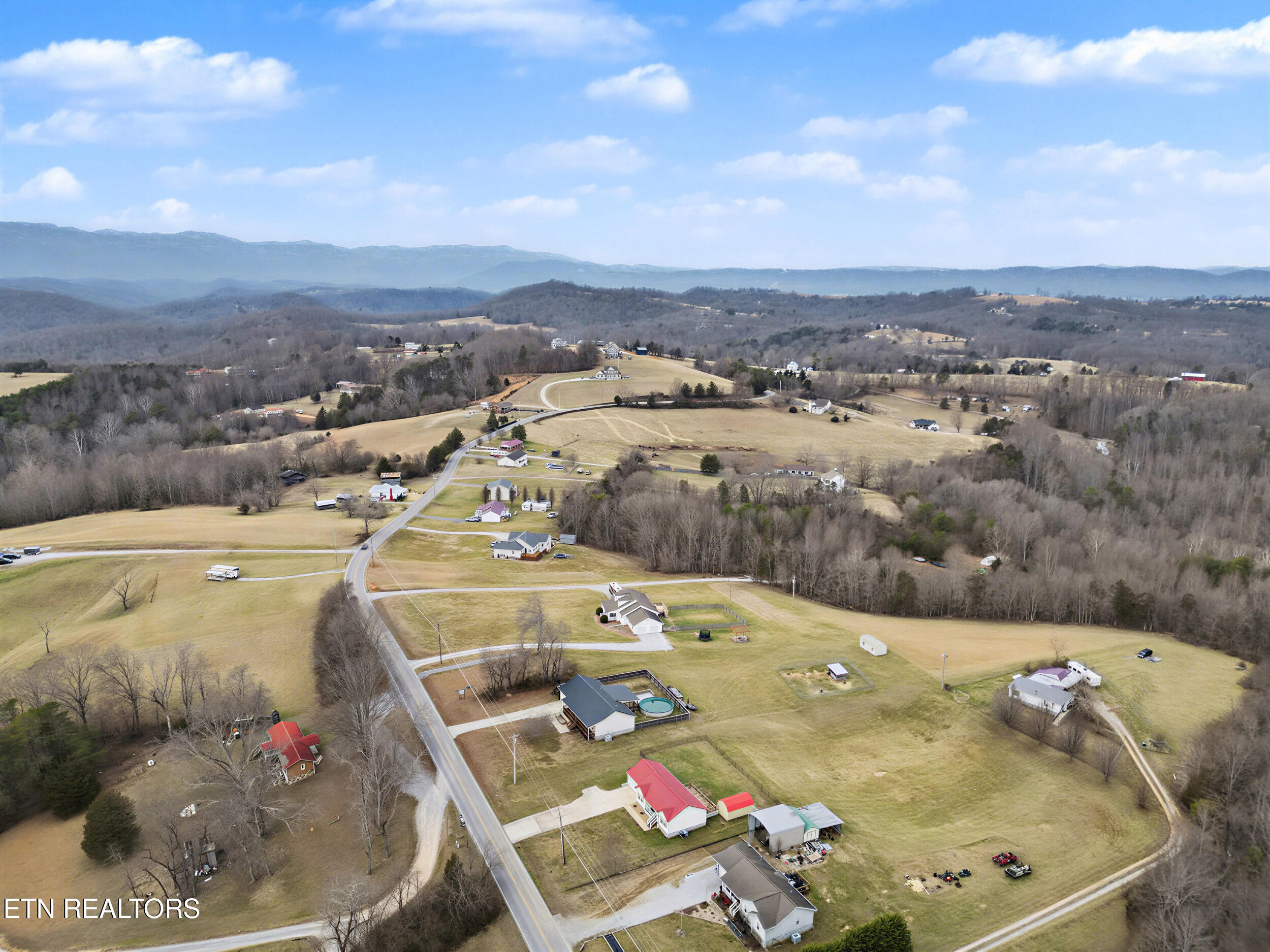 2833 Pinecrest Road Jacksboro TN 37757