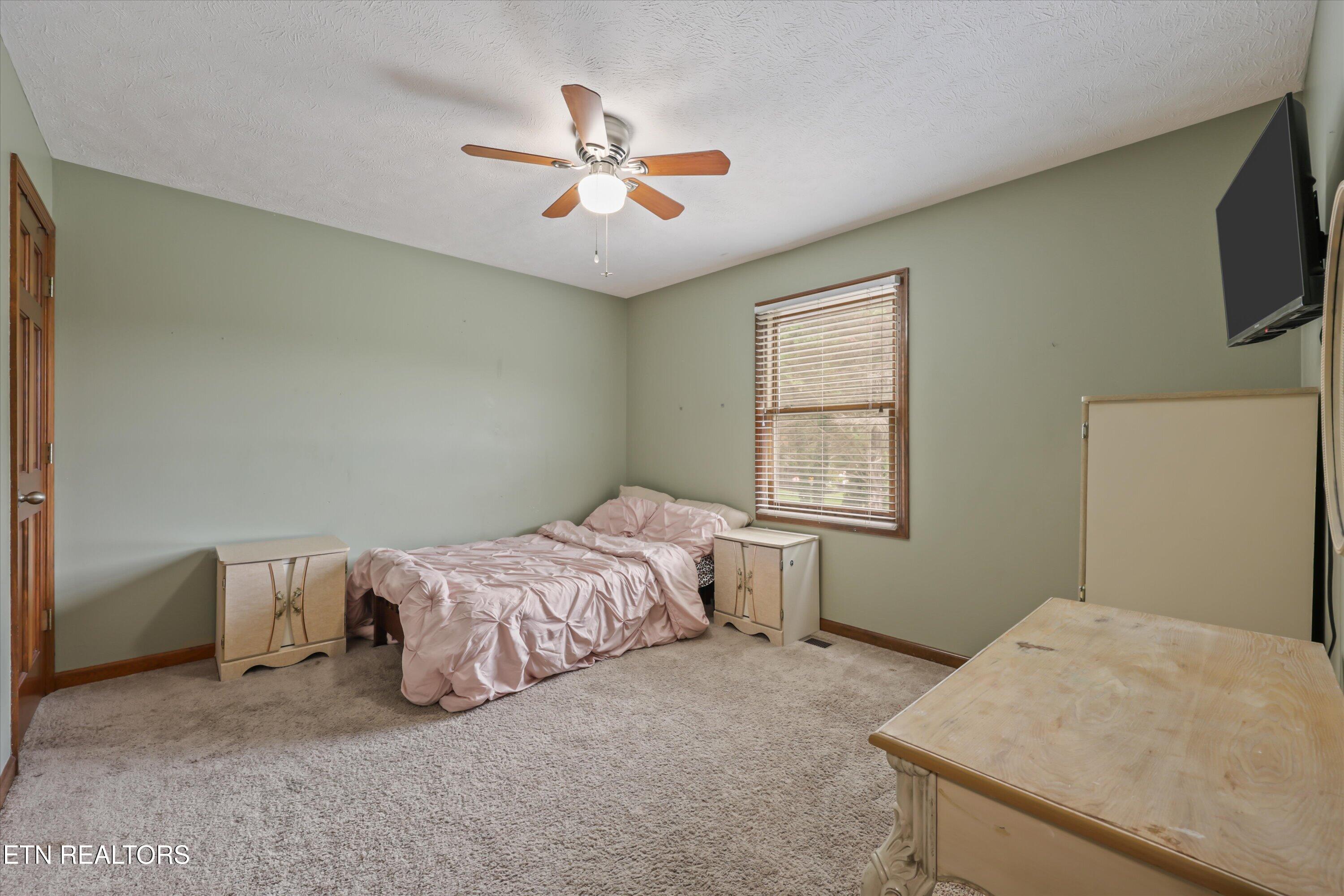 511 Mariner Point Drive Clinton TN 37716