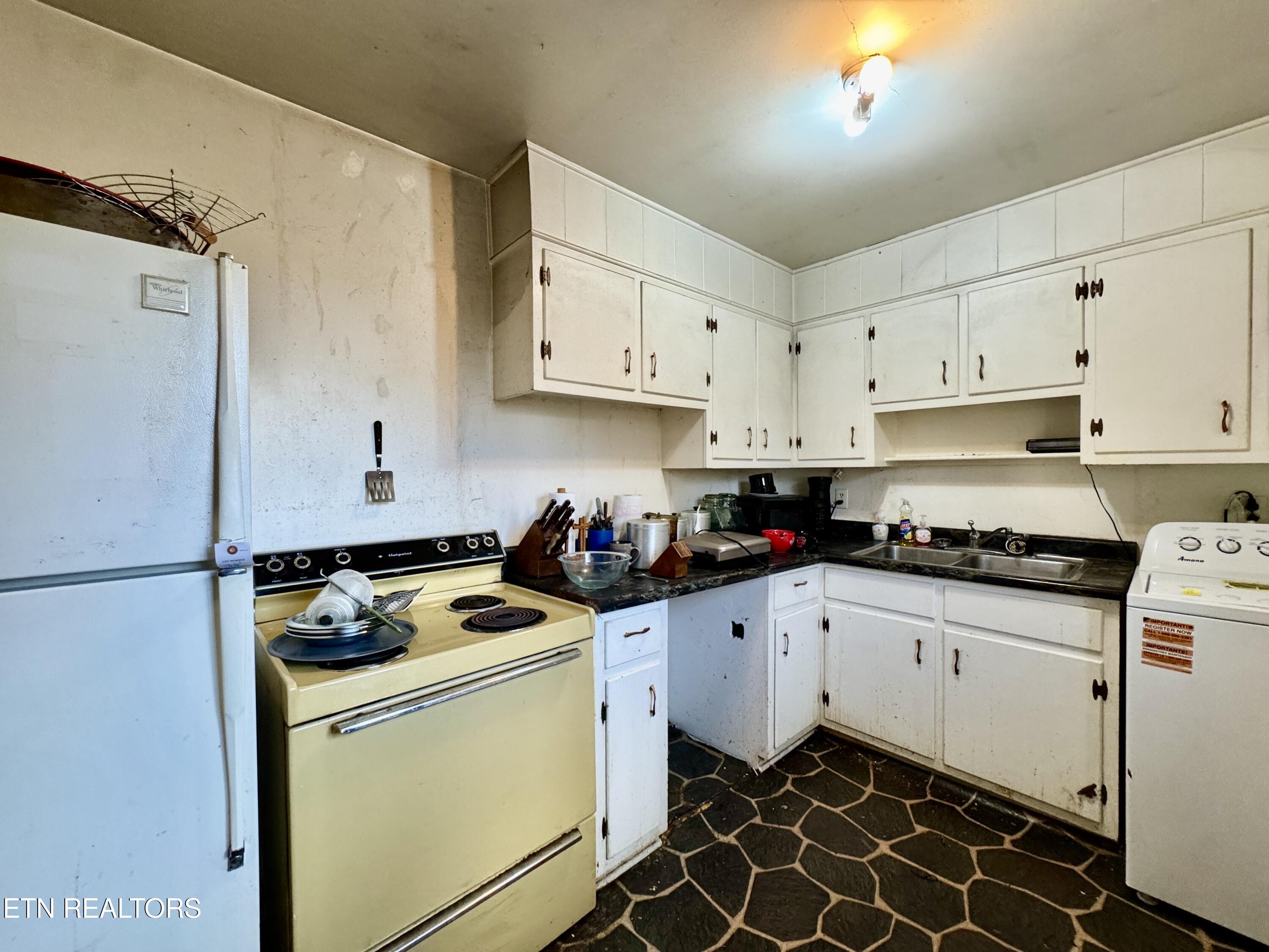 513 W Ridgecrest Drive Kingston TN 37763