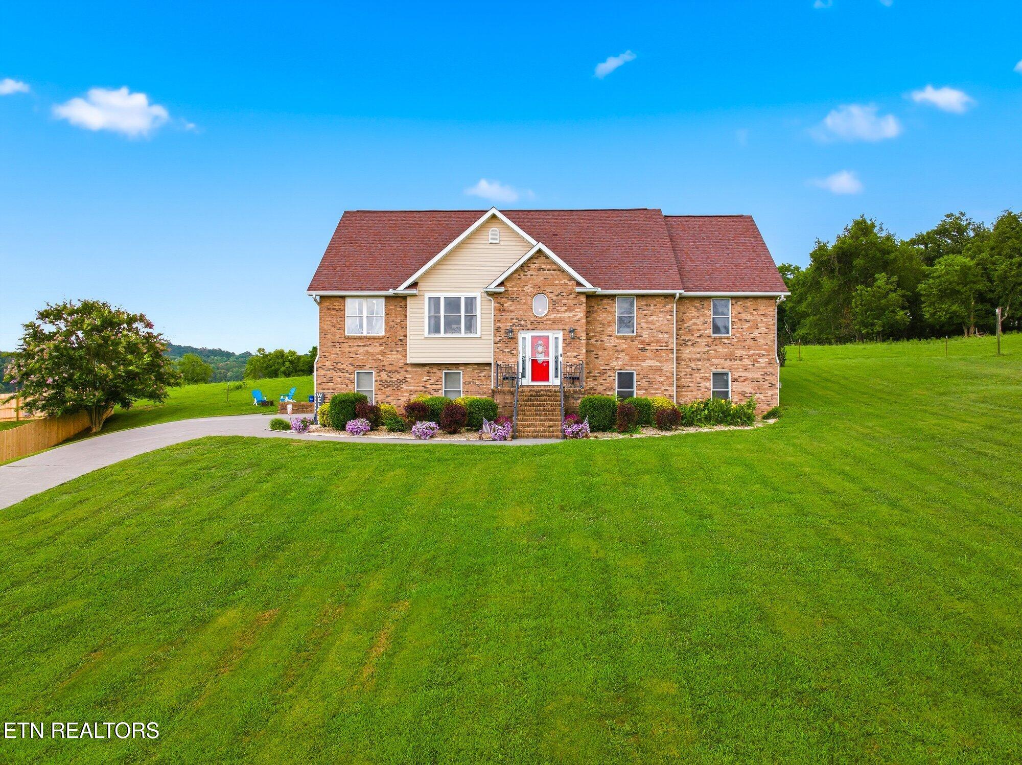 1463 River Run Circle Sevierville TN 37876