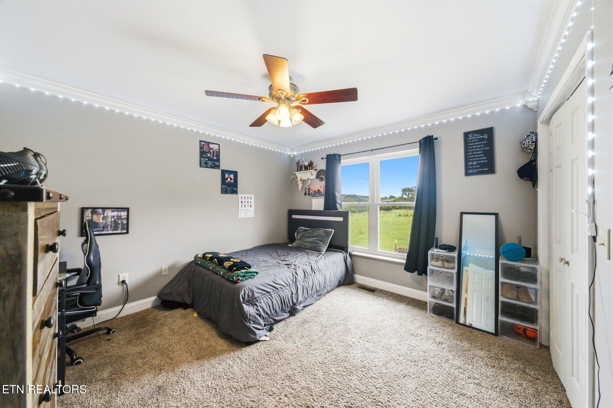1463 River Run Circle Sevierville TN 37876