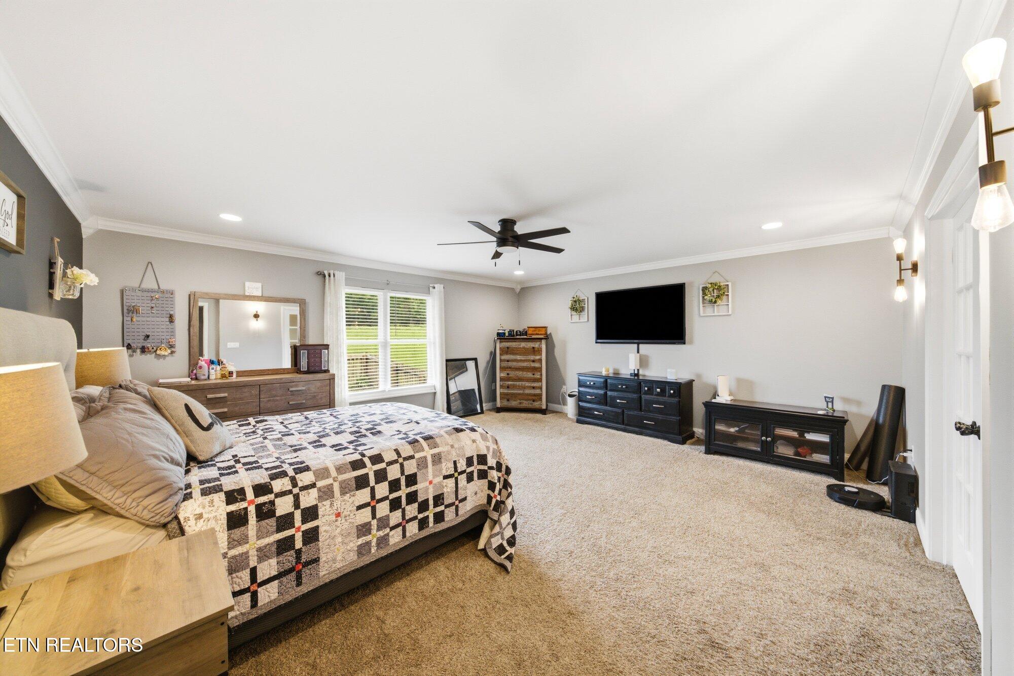 1463 River Run Circle Sevierville TN 37876