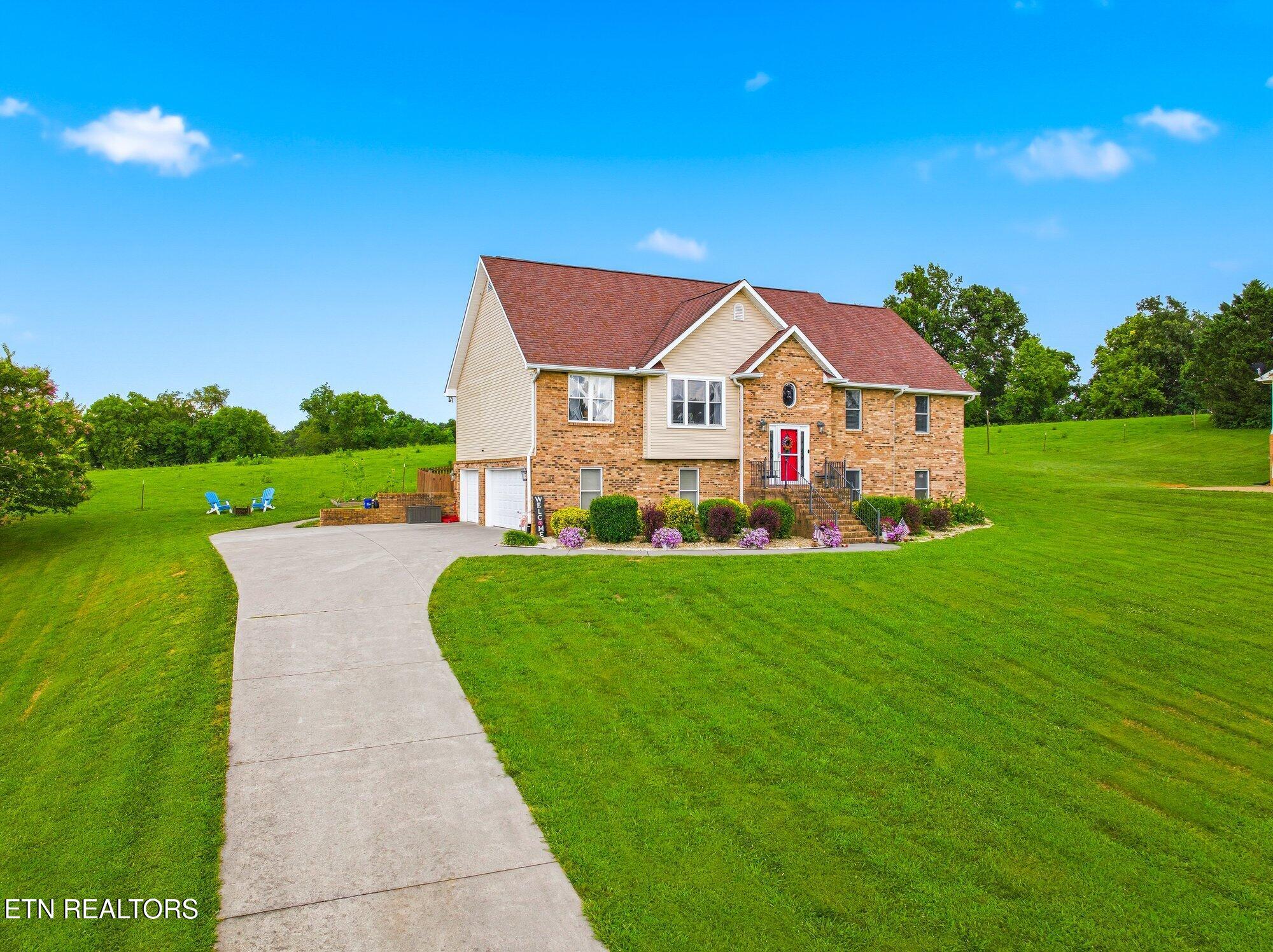 1463 River Run Circle Sevierville TN 37876