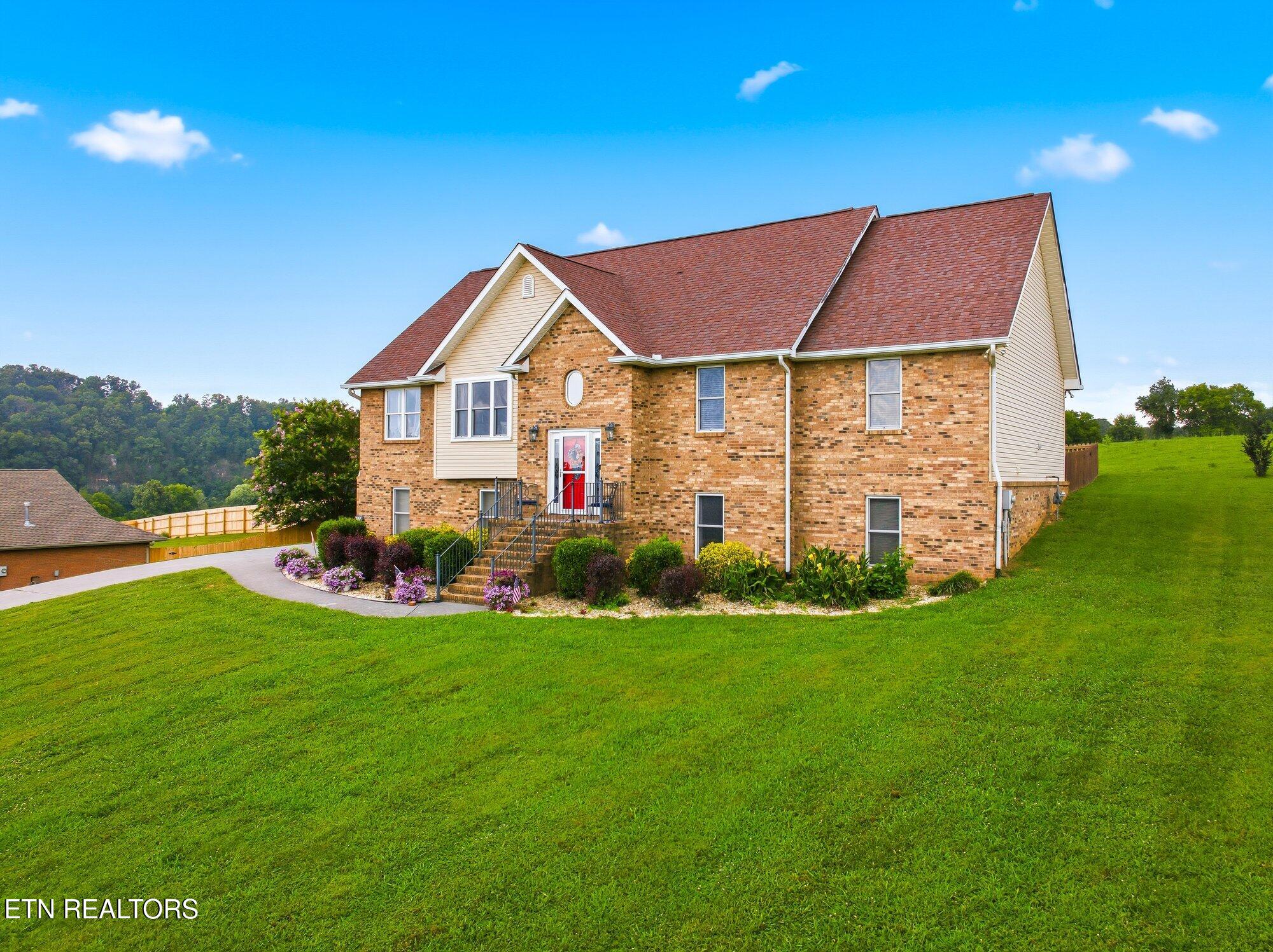 1463 River Run Circle Sevierville TN 37876
