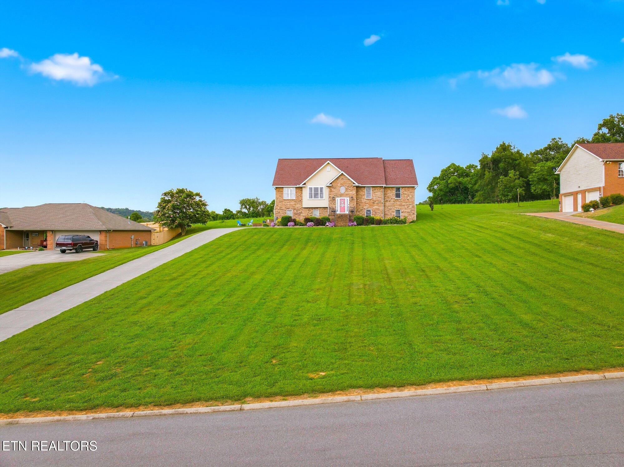 1463 River Run Circle Sevierville TN 37876