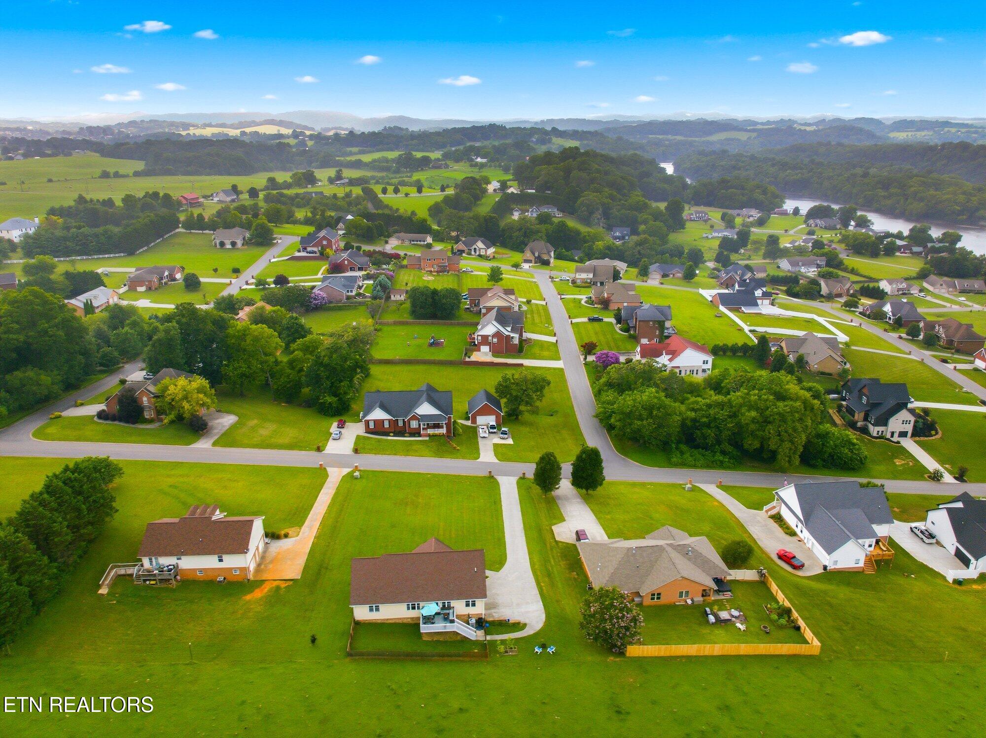 1463 River Run Circle Sevierville TN 37876