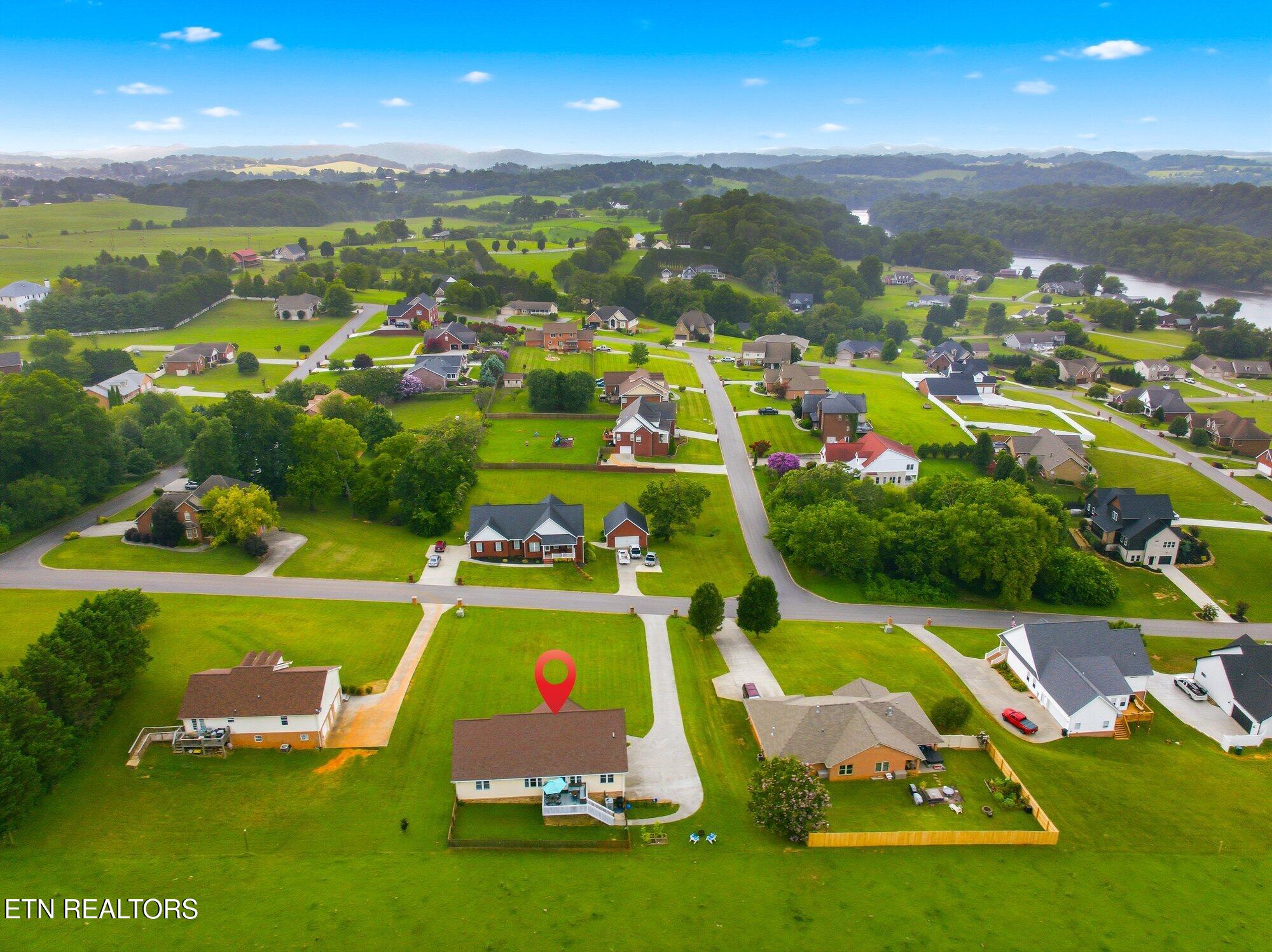 1463 River Run Circle Sevierville TN 37876